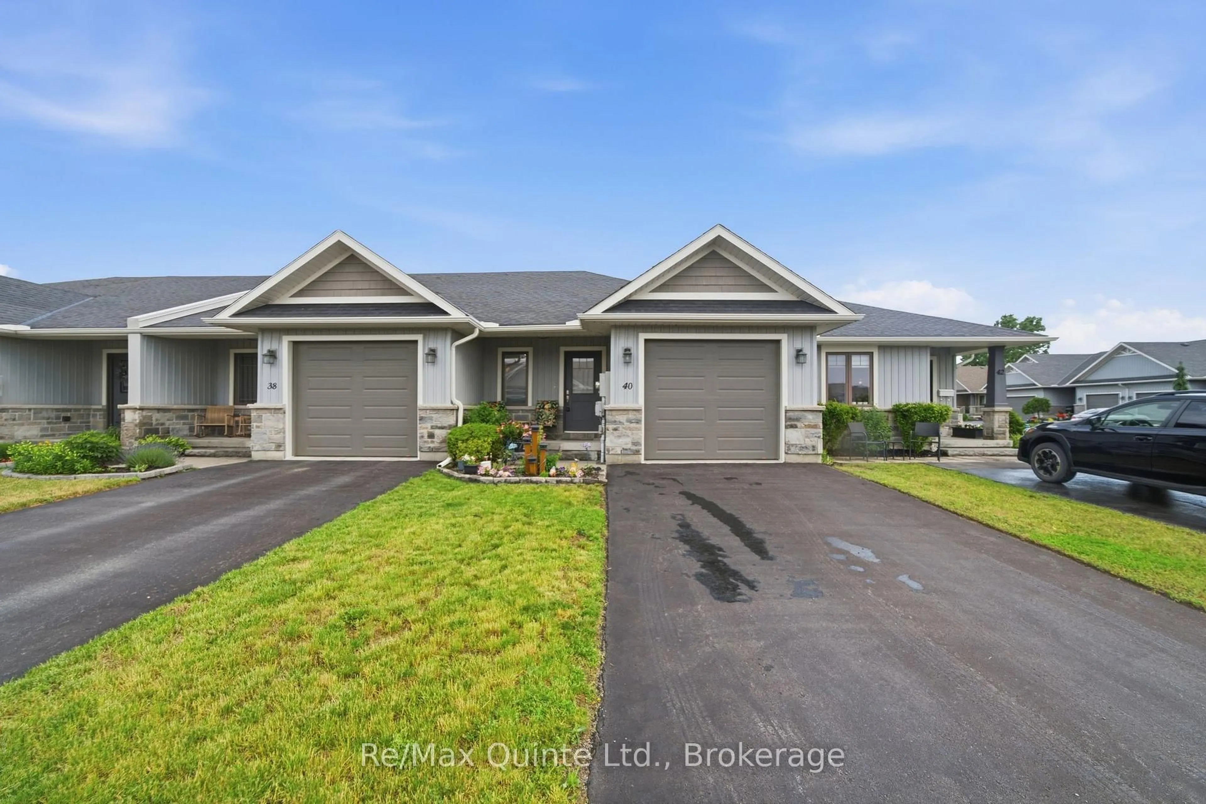A pic from outside/outdoor area/front of a property/back of a property/a pic from drone, unknown for 40 Cobblestone St, Belleville Ontario K8P 0B8