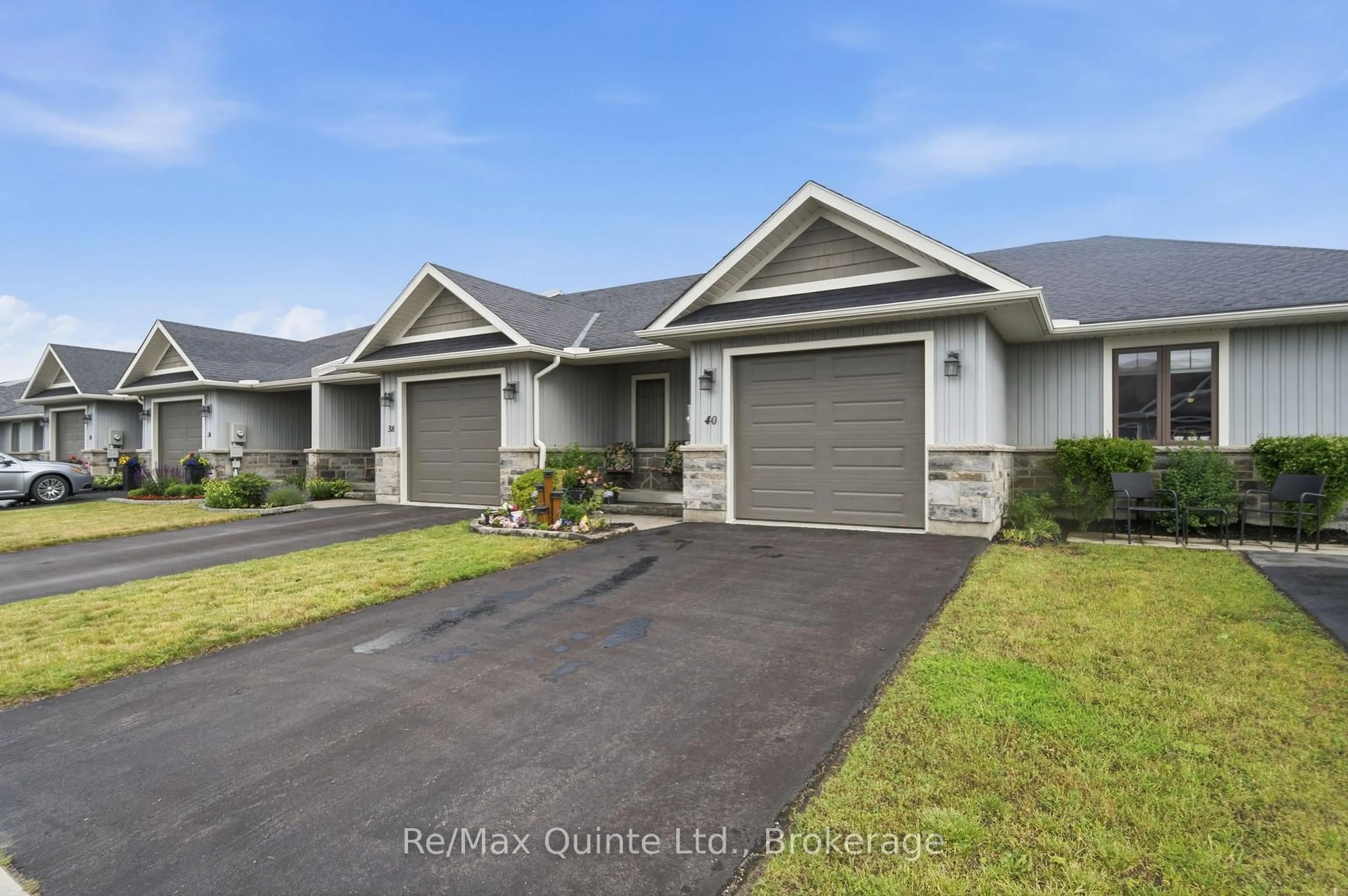 Home with vinyl exterior material, street for 40 Cobblestone St, Belleville Ontario K8P 0B8