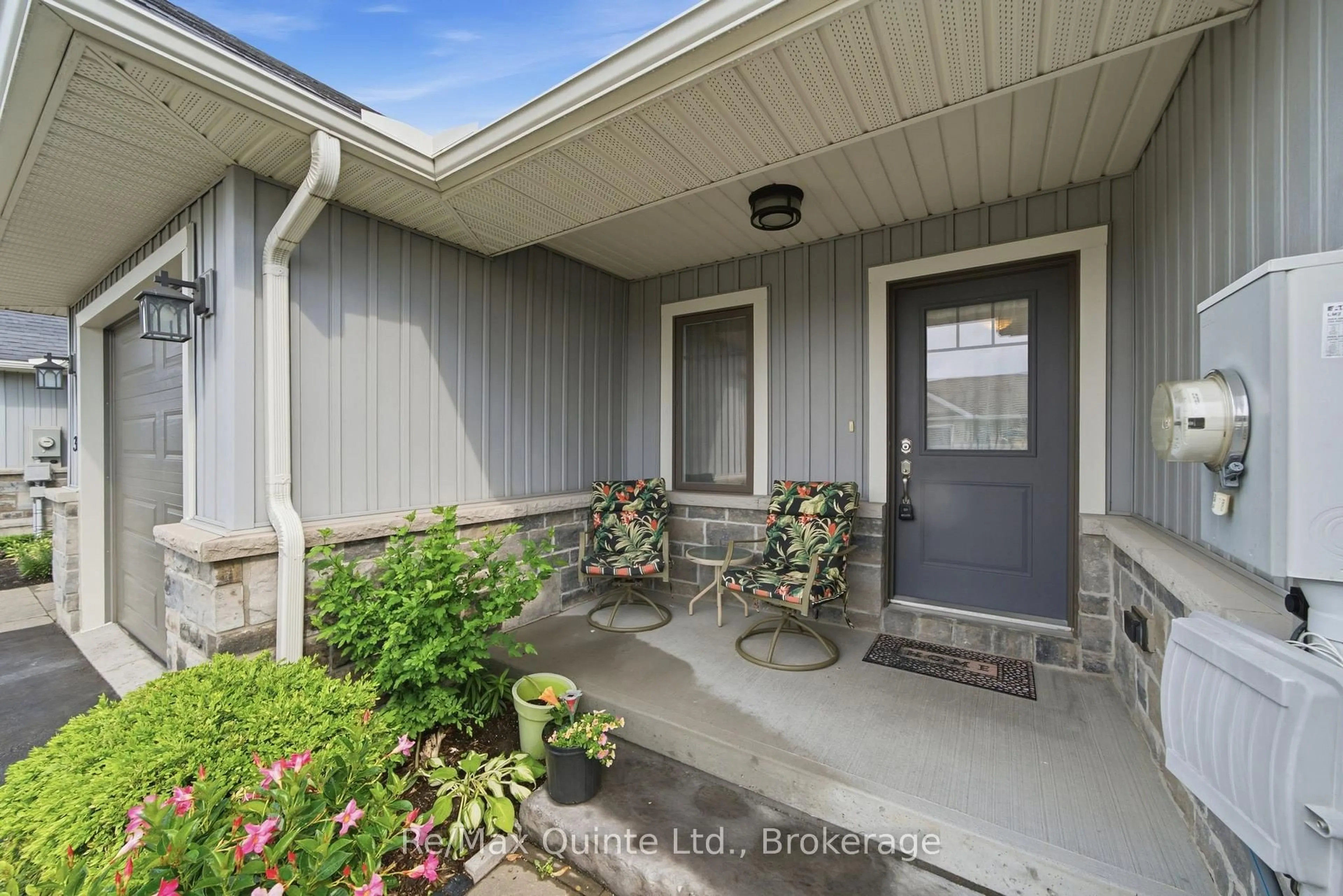 Indoor entryway for 40 Cobblestone St, Belleville Ontario K8P 0B8