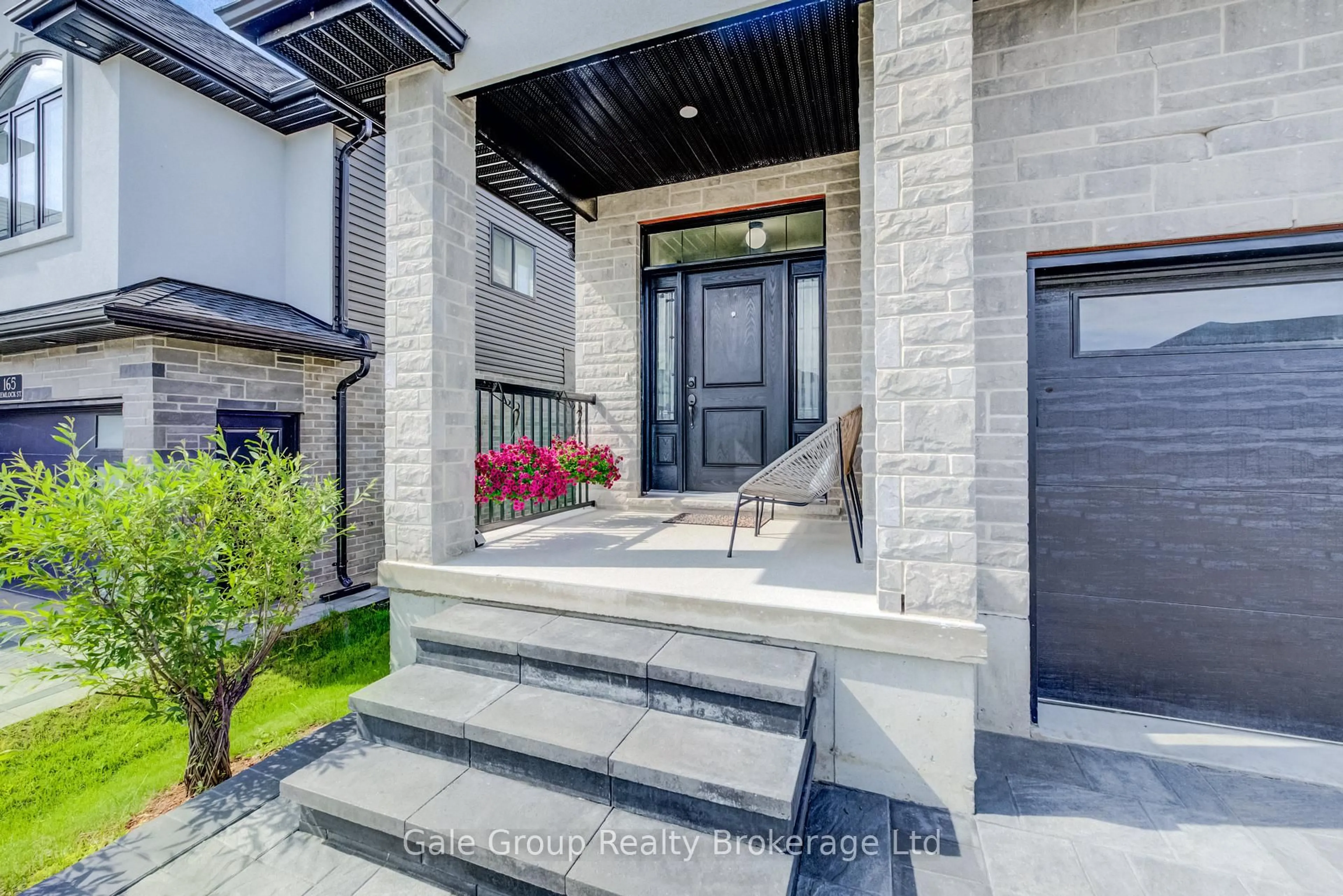 Indoor entryway for 169 Hemlock St, Woodstock Ontario N4S 0E4