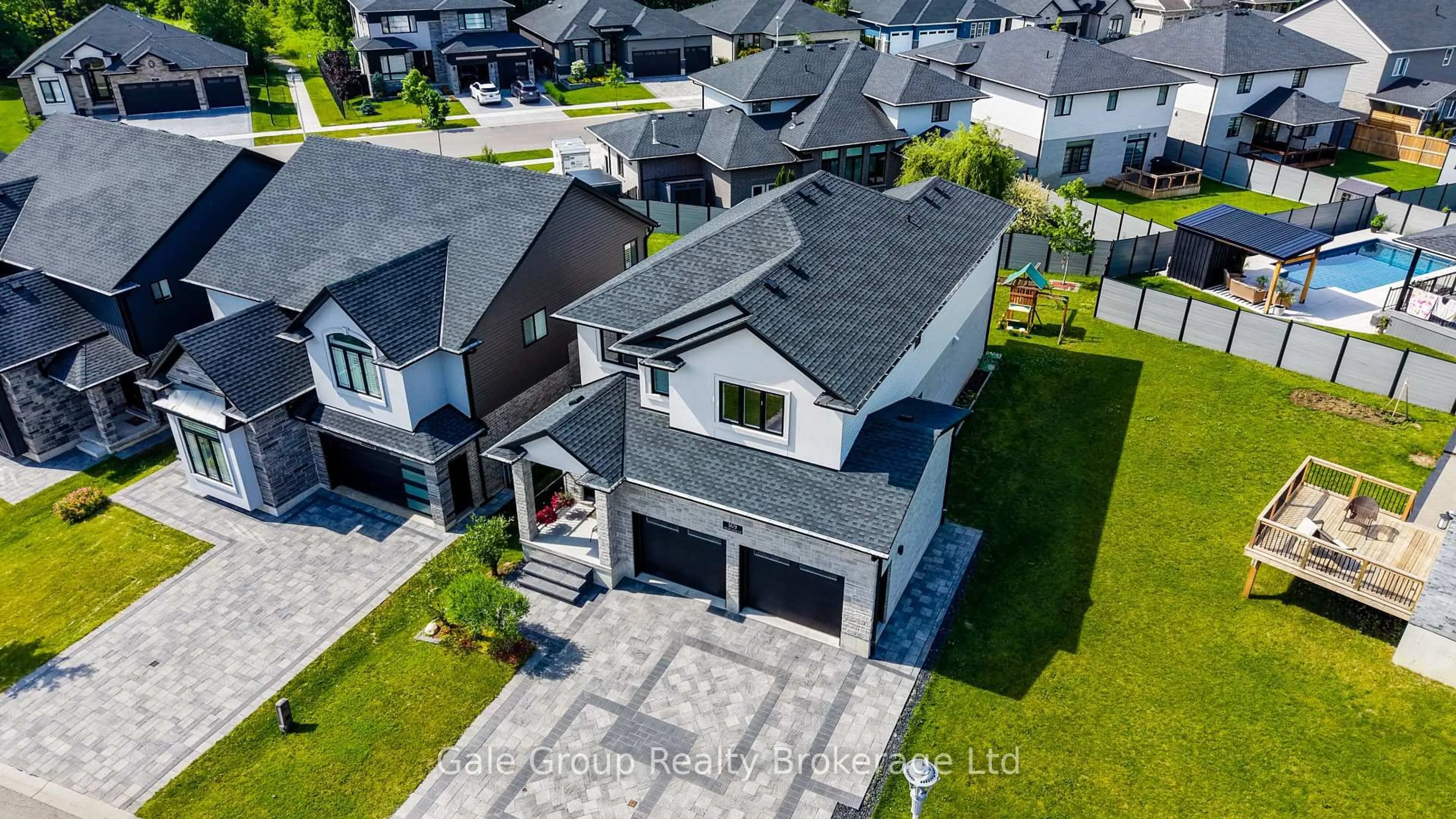 A pic from outside/outdoor area/front of a property/back of a property/a pic from drone, street for 169 Hemlock St, Woodstock Ontario N4S 0E4