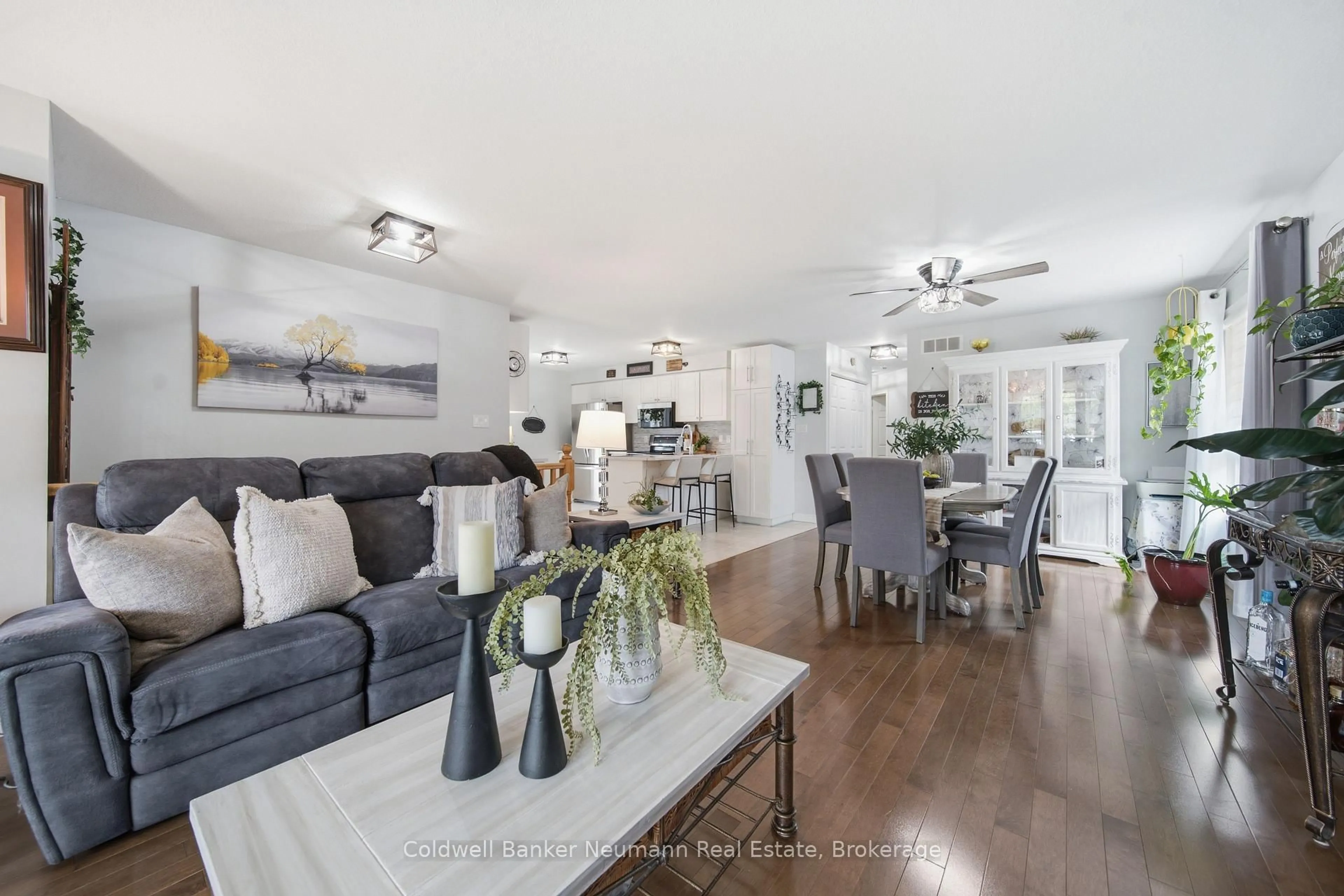 Open concept kitchen, unknown for 949 Gzowski St, Centre Wellington Ontario N1M 3W1