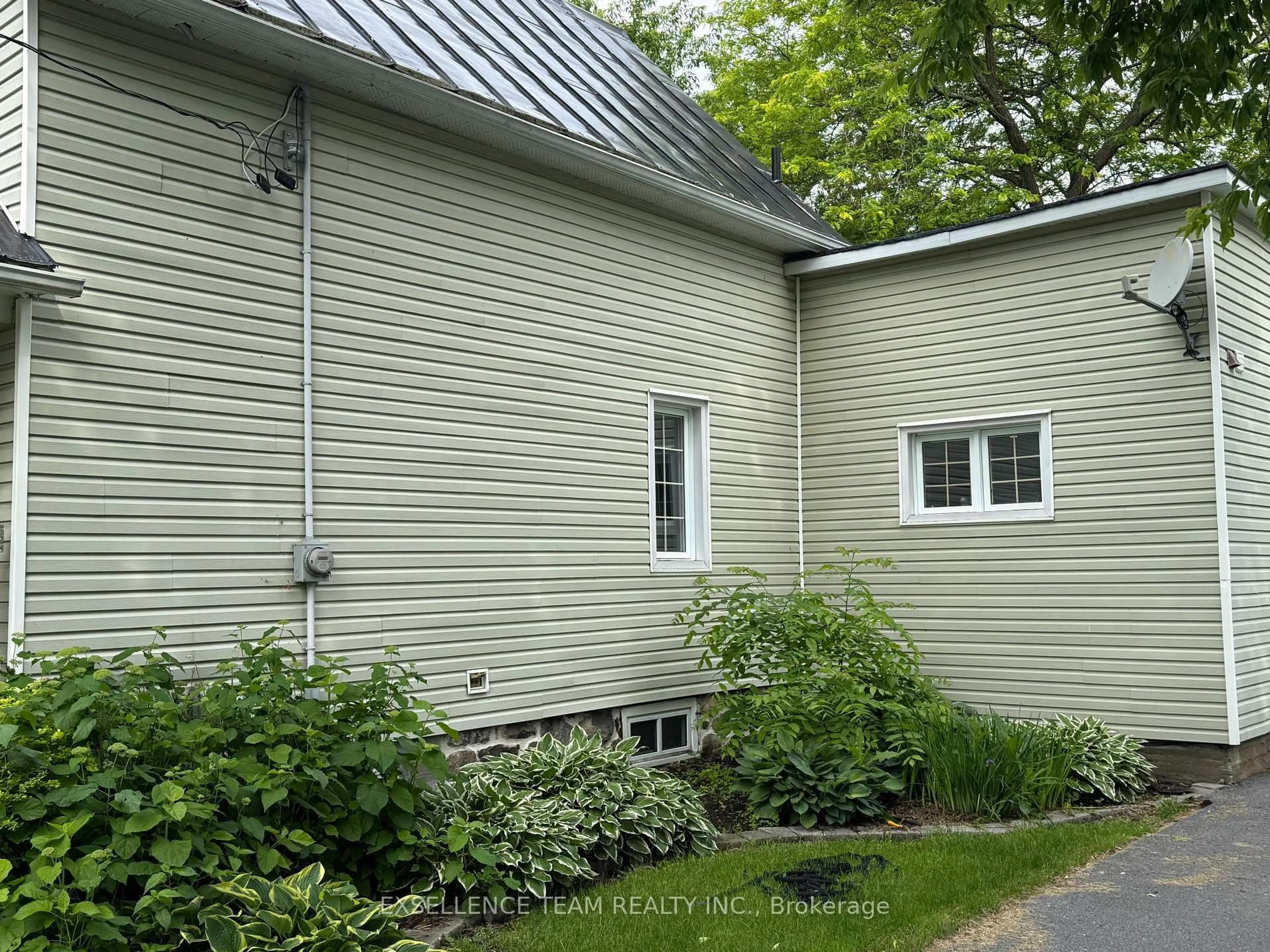 Home with vinyl exterior material, street for 23 Mechanic St, North Glengarry Ontario K0C 1T0