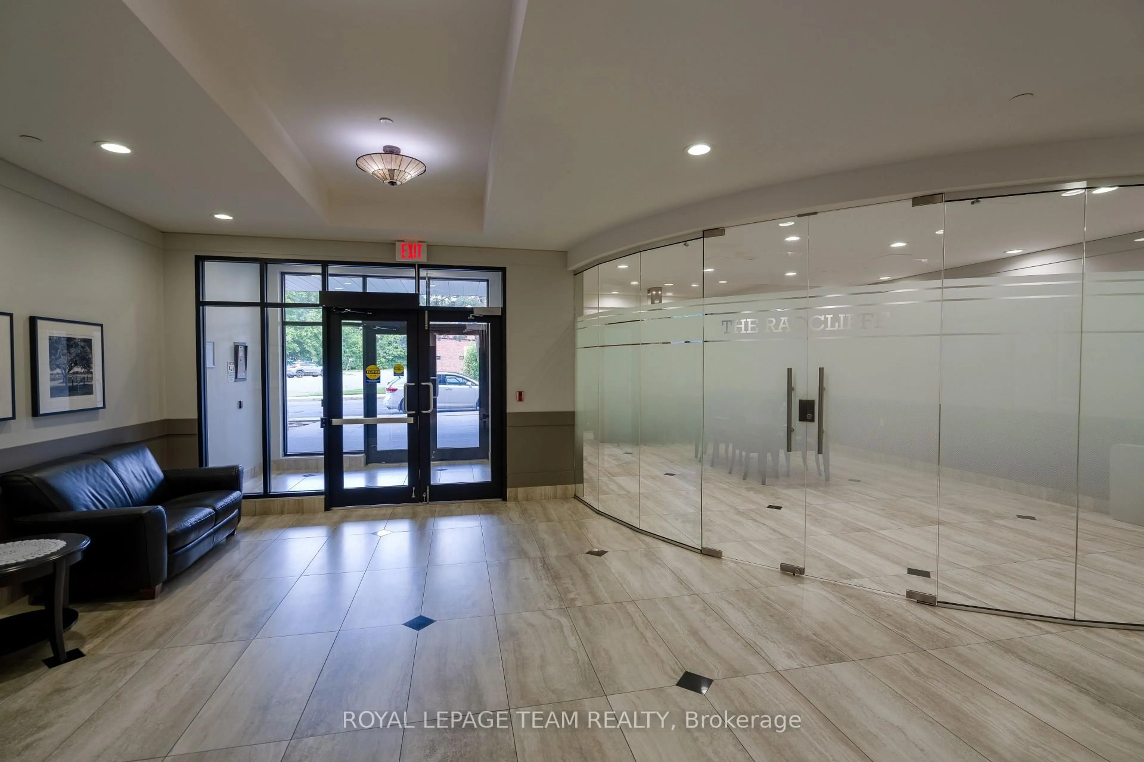Indoor foyer for 327 Breezehill Ave #708, Ottawa Ontario K1Y 1R6
