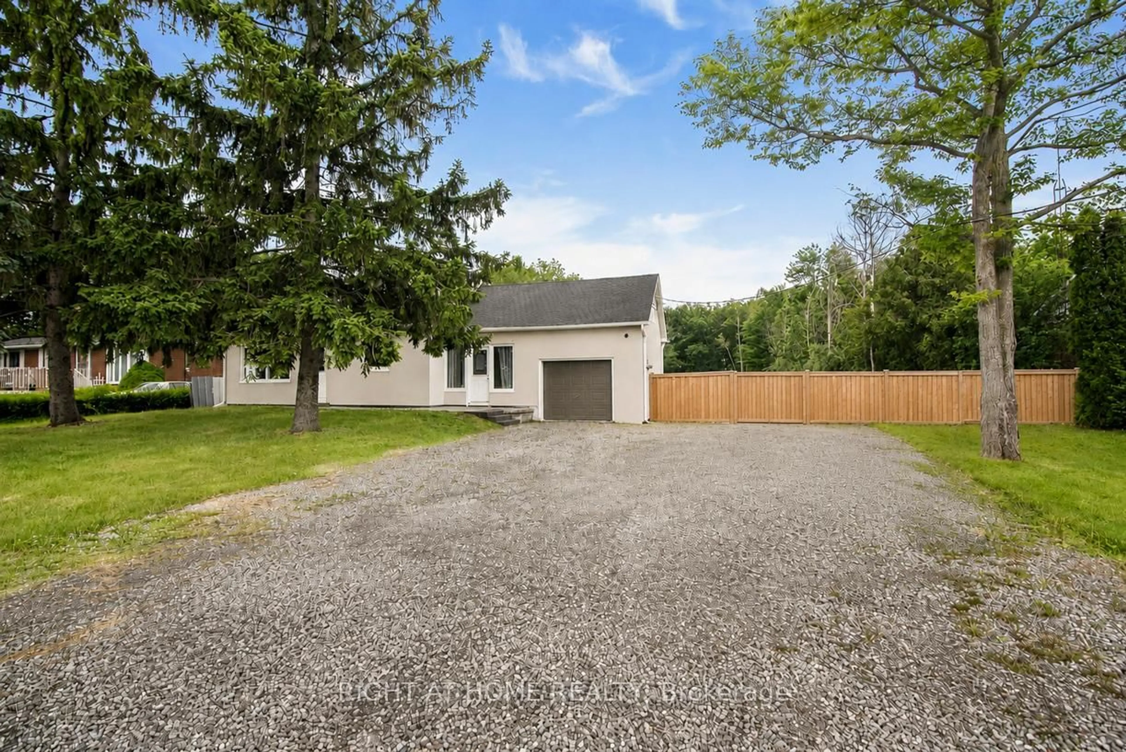 A pic from outside/outdoor area/front of a property/back of a property/a pic from drone, street for 100 Green Mountain Rd, Hamilton Ontario L8J 2W4