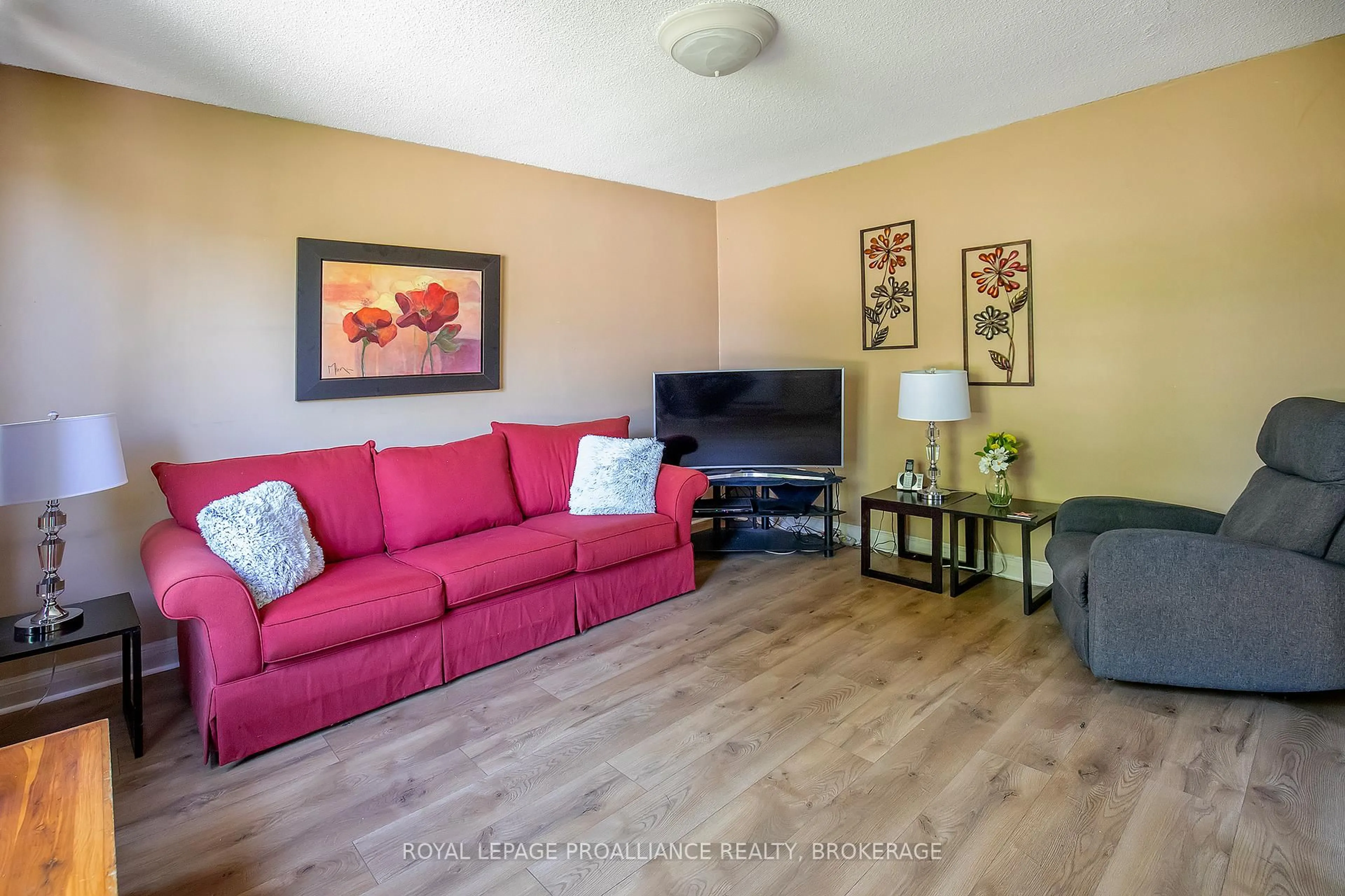 Living room with furniture, unknown for 238 Mack St, Kingston Ontario K7L 1P7