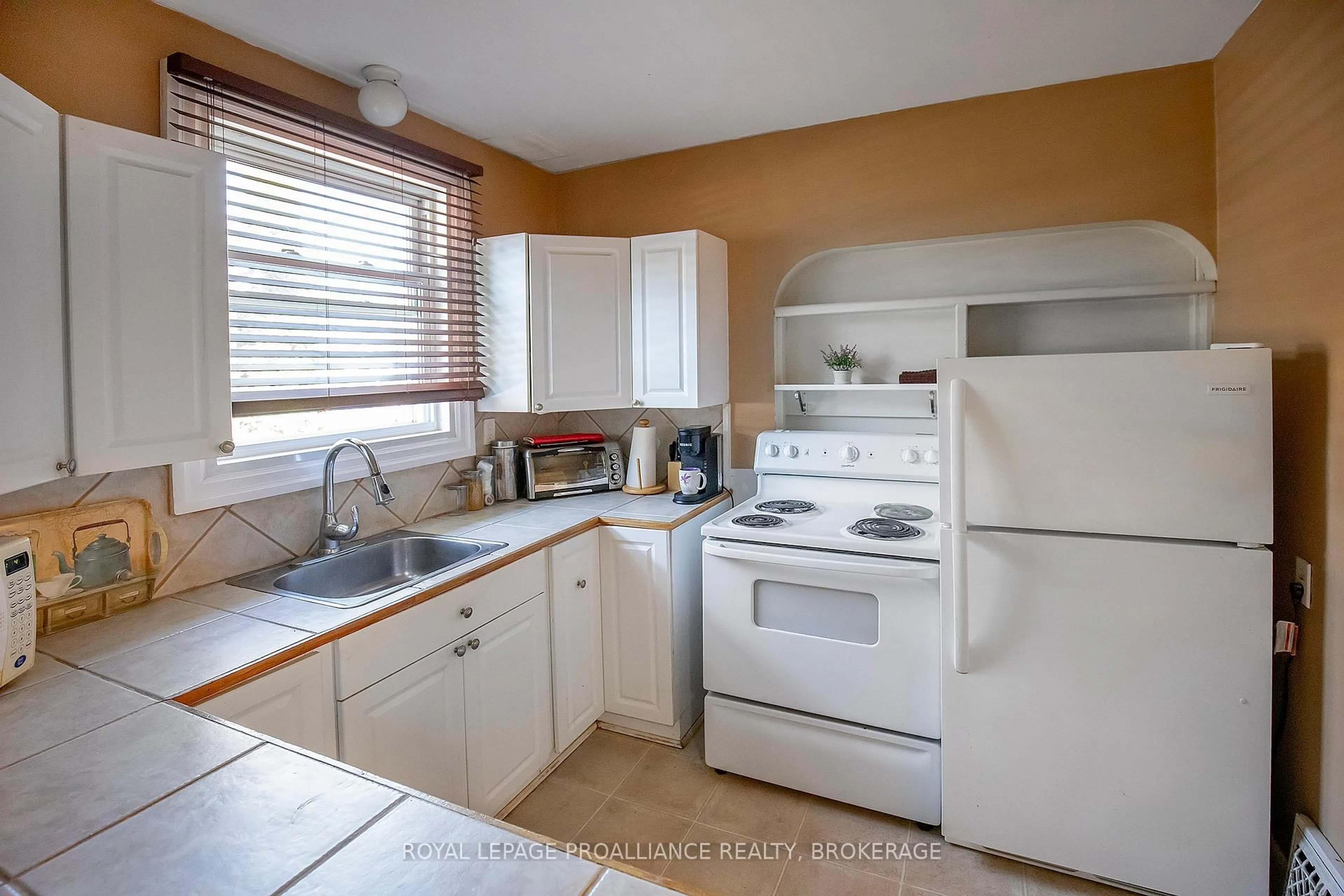 Standard kitchen, unknown for 238 Mack St, Kingston Ontario K7L 1P7