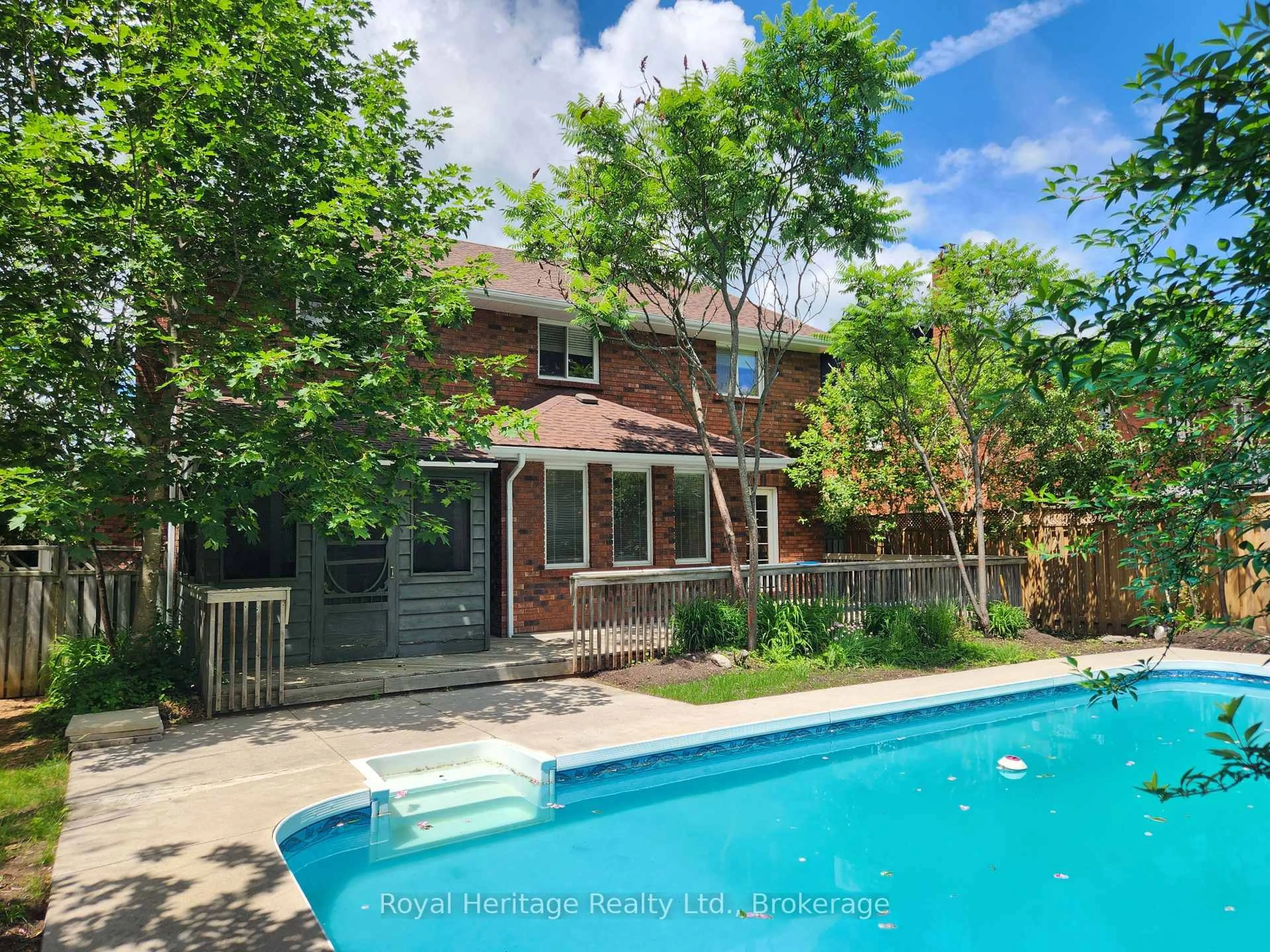 A pic from outside/outdoor area/front of a property/back of a property/a pic from drone, street for 1534 Scollard Cres, Peterborough Ontario K9H 7L1