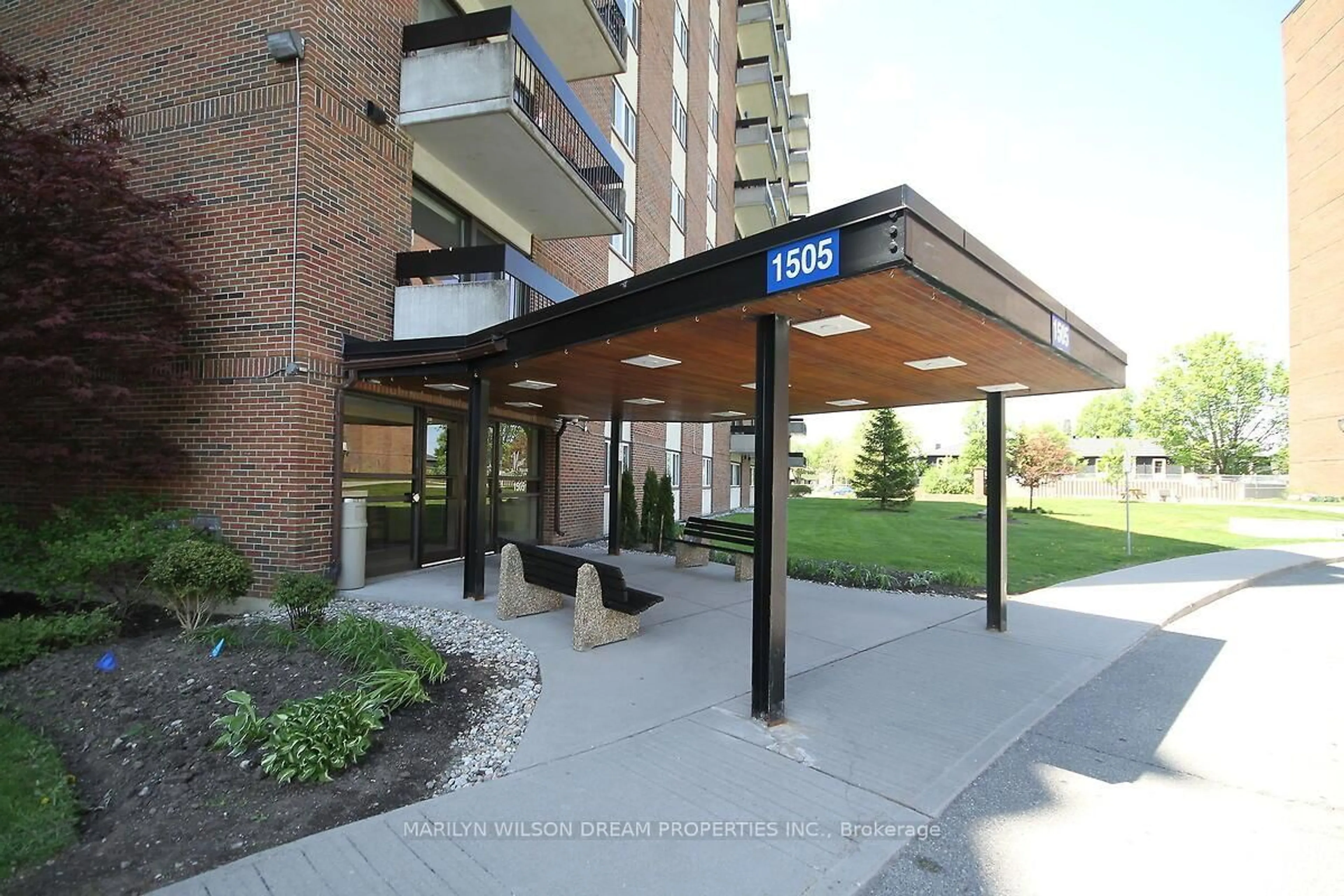 Indoor foyer for 1505 Baseline Rd #709, Ottawa Ontario K2C 3L4