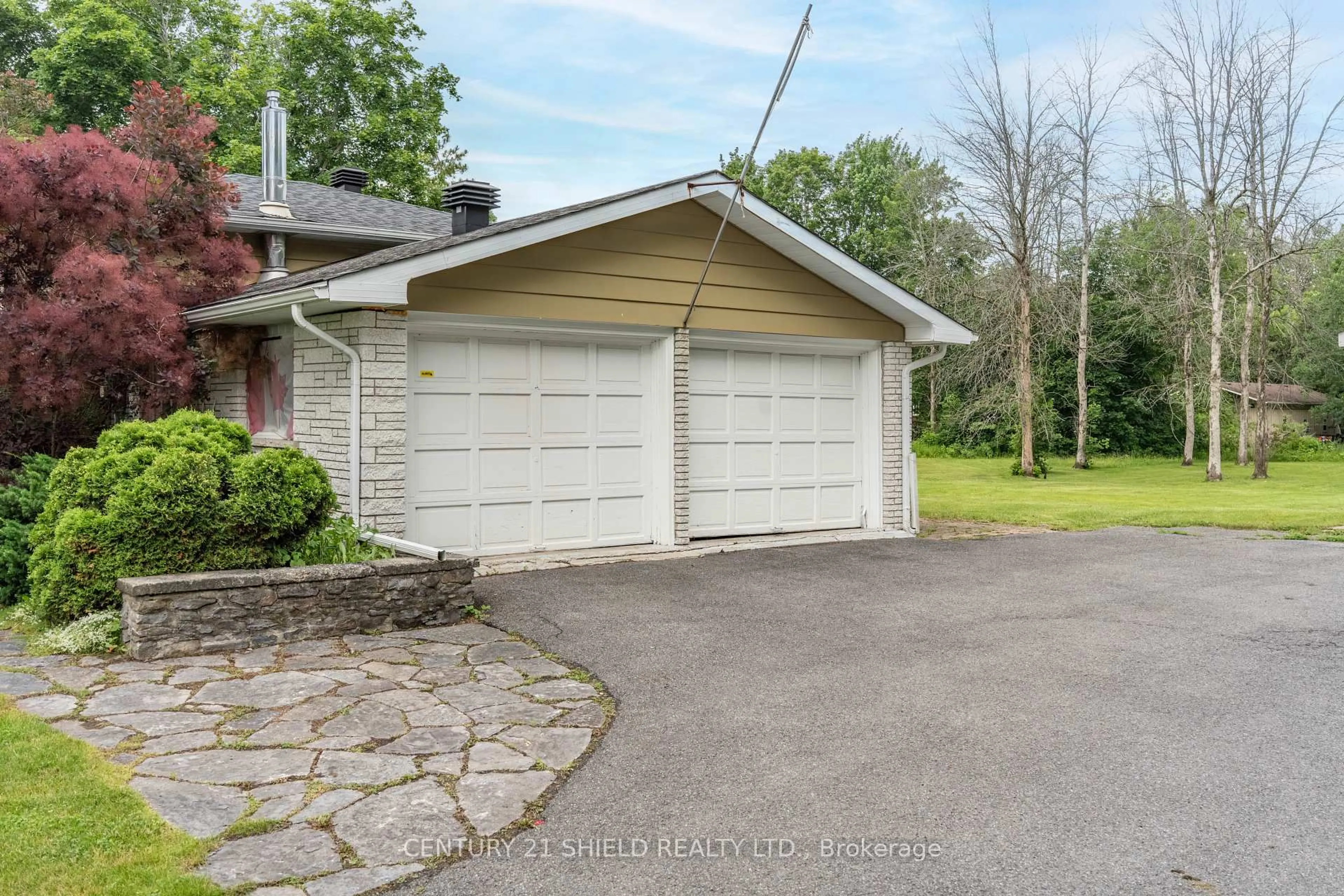 Indoor garage for 18959 County Road 18, South Glengarry Ontario K0C 1S0