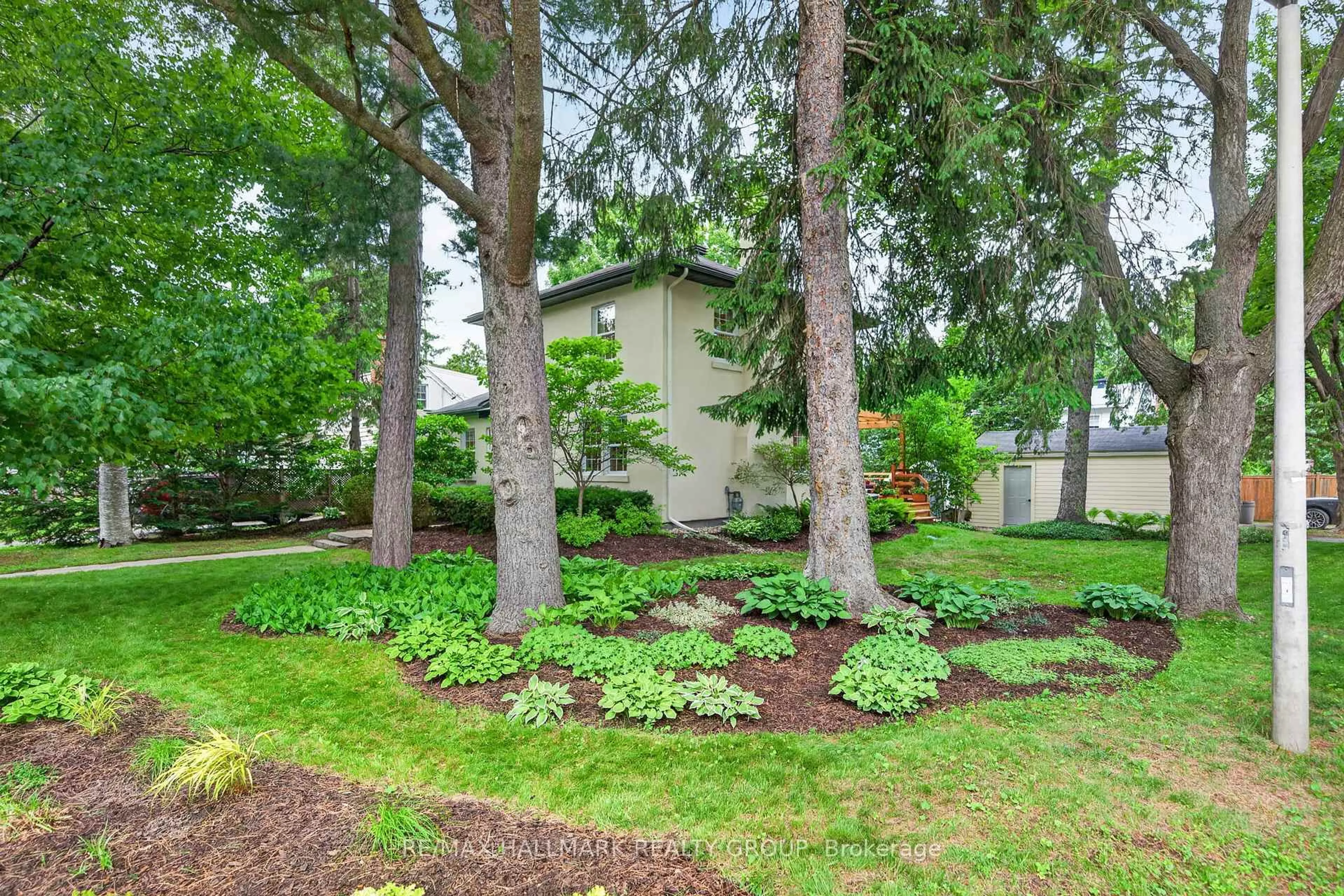 Patio, forest/trees view for 1 BEDFORD Cres, Ottawa Ontario K1K 0E3