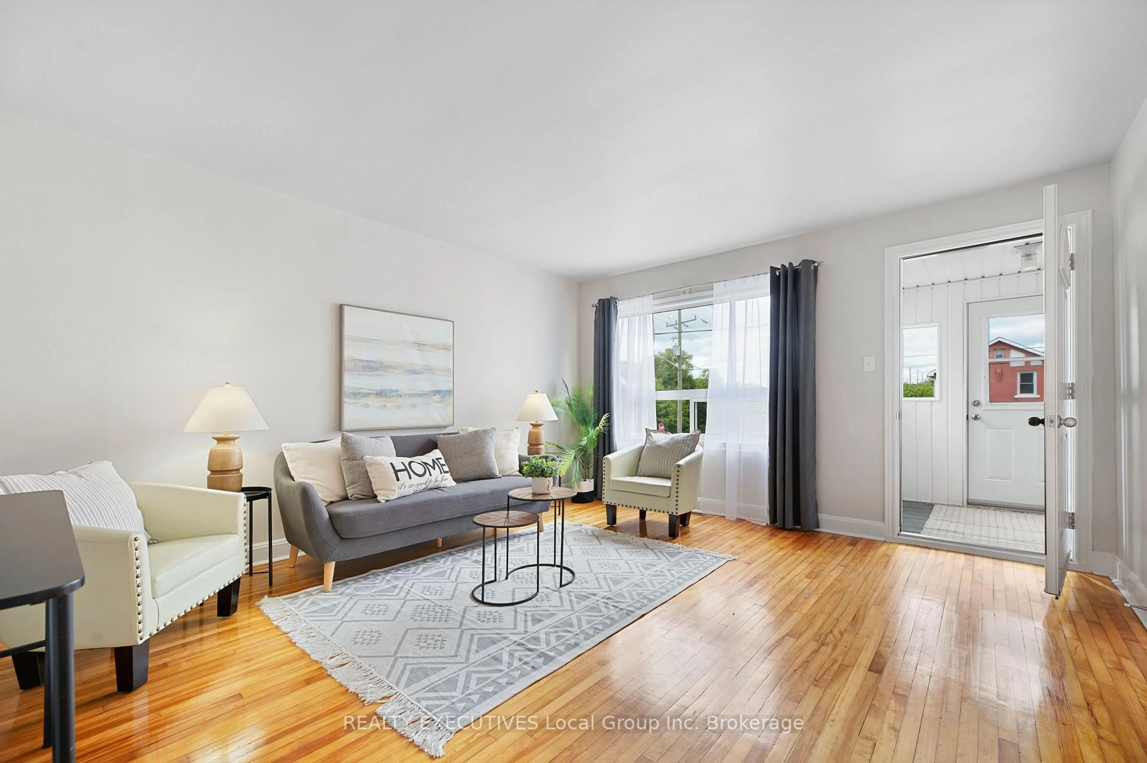 Living room with furniture, unknown for 521 METCALFE St, North Bay Ontario P1B 2P7
