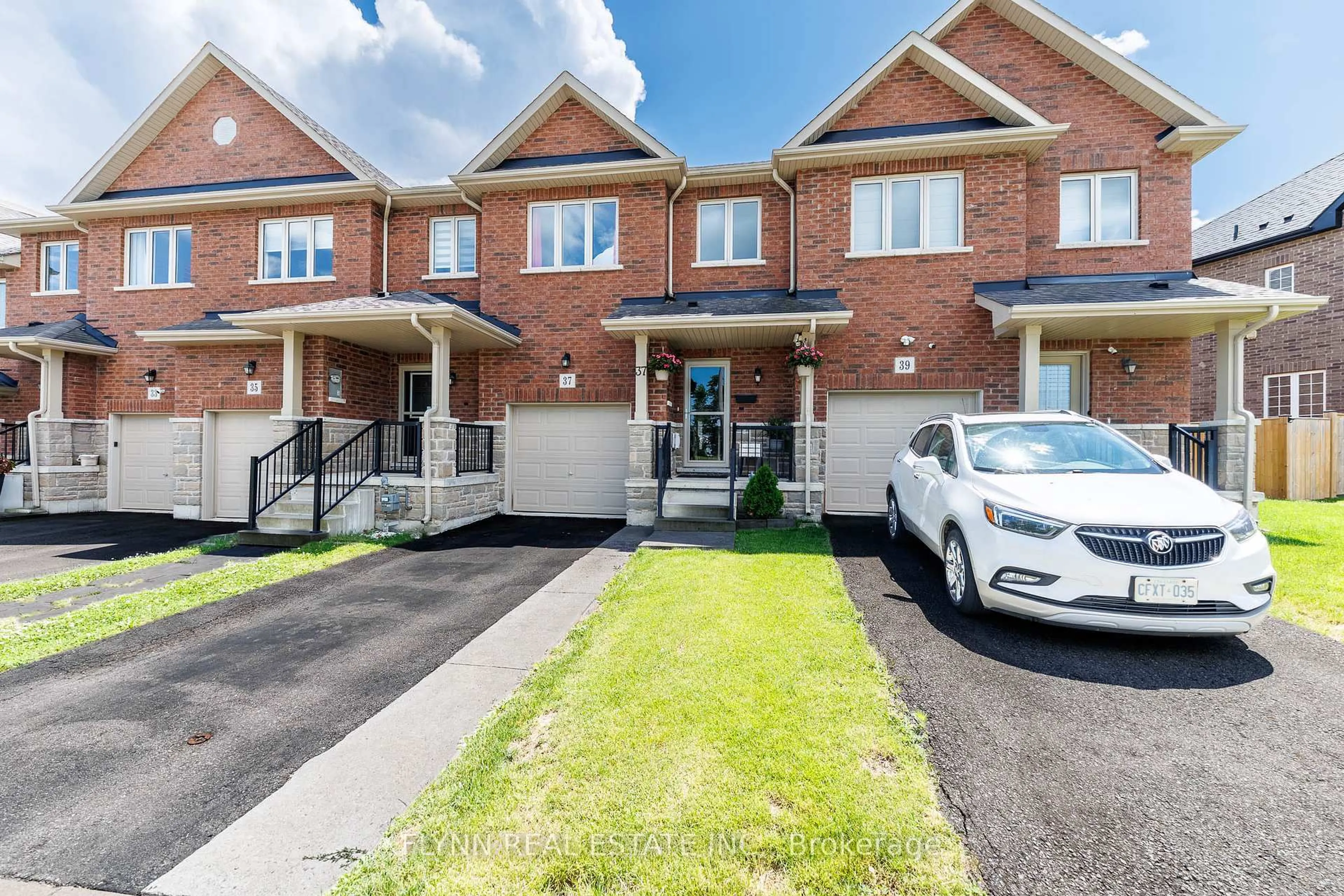 Home with brick exterior material, street for 37 SUNSET Way, Thorold Ontario L2V 0C7