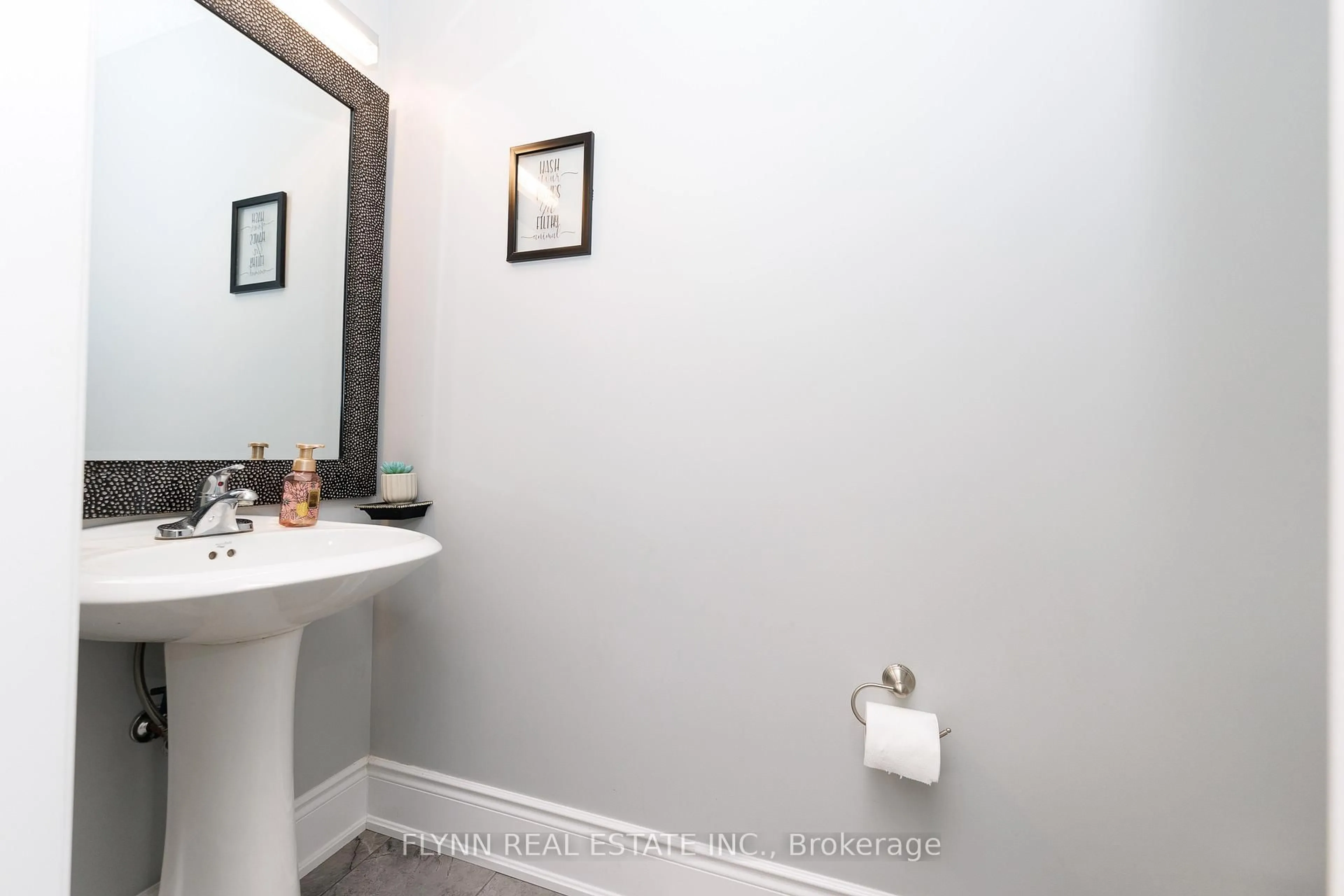 Standard bathroom, unknown for 37 SUNSET Way, Thorold Ontario L2V 0C7