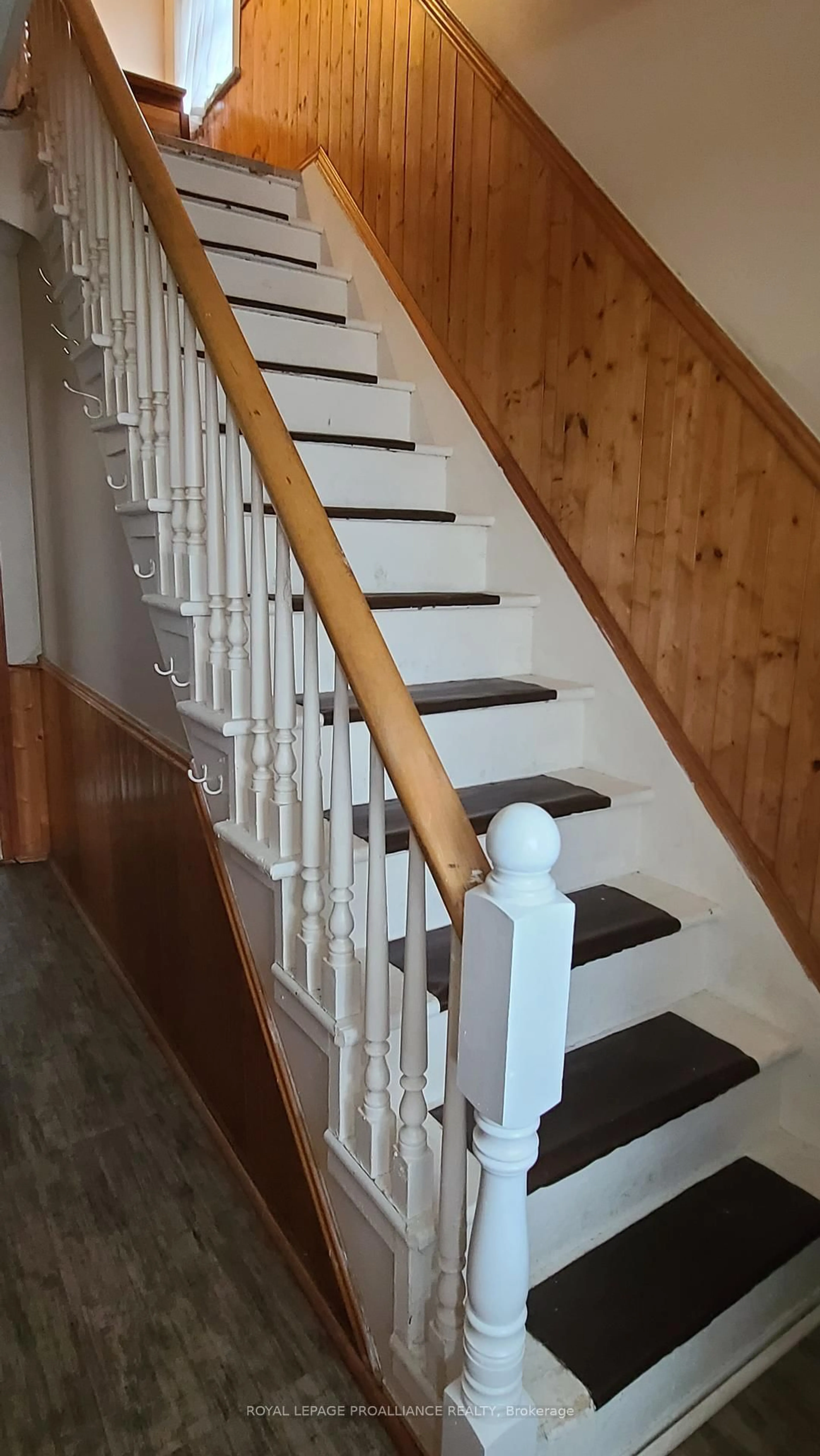 Stairs for 739 Edward St, Prescott Ontario K0E 1T0