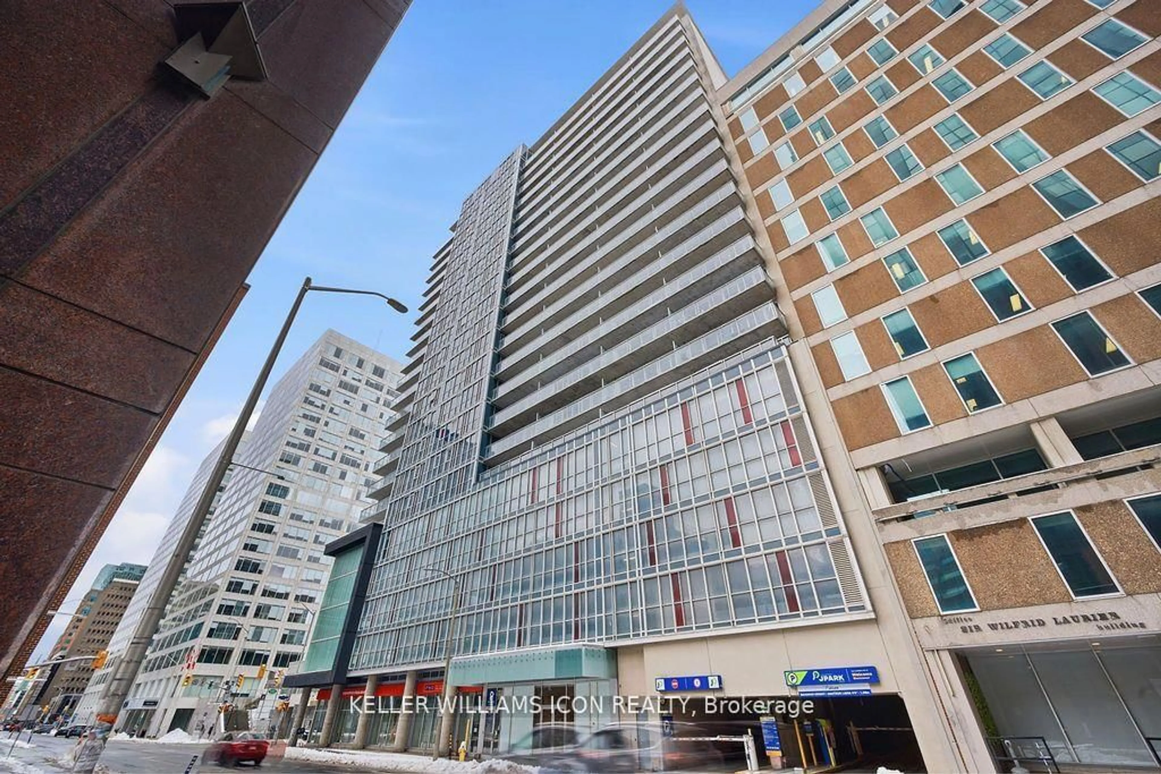 Indoor foyer for 324 Laurier Ave #1301, Ottawa Ontario K1P 0A4