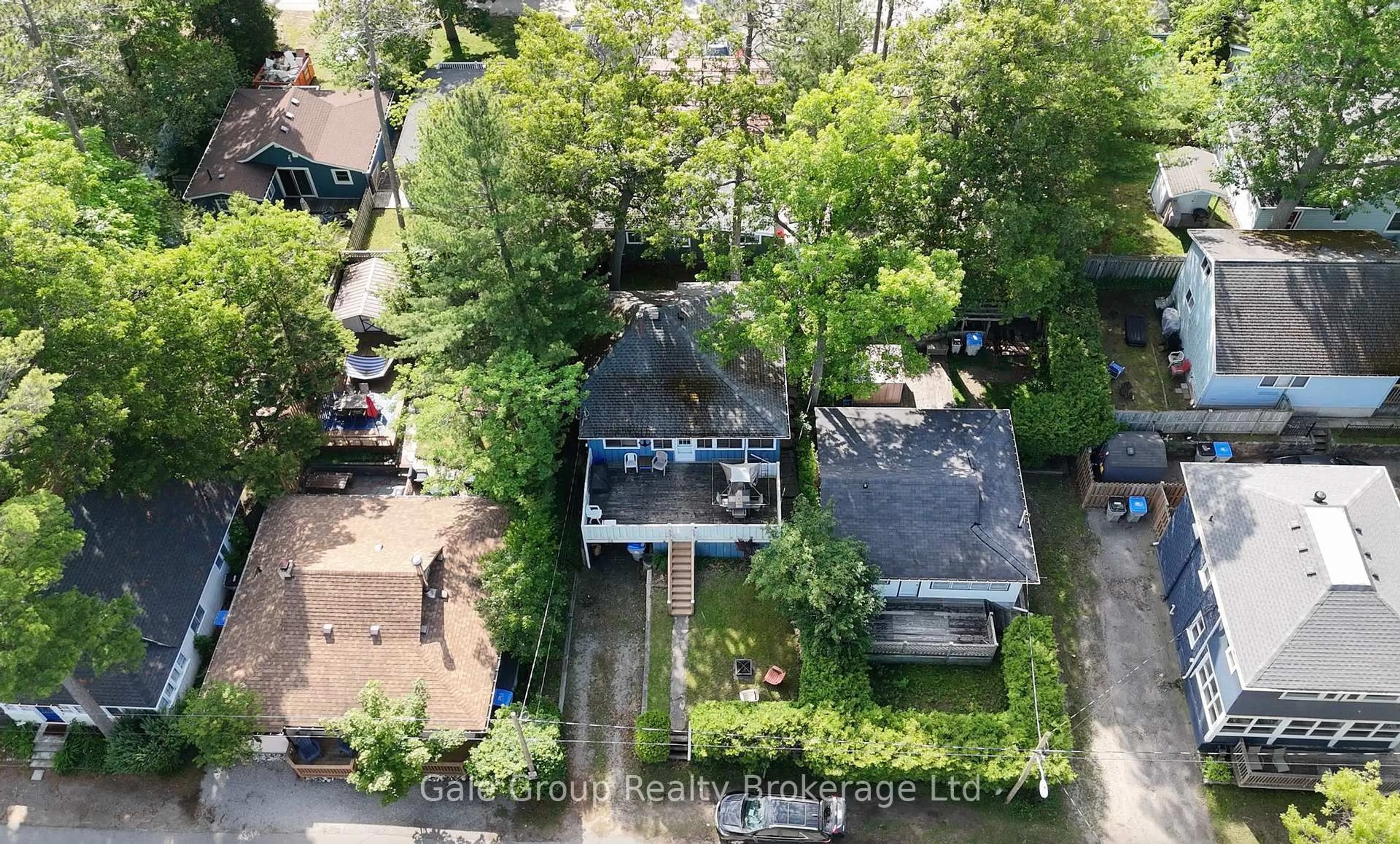 A pic from outside/outdoor area/front of a property/back of a property/a pic from drone, city buildings view from balcony for 26 Woodward Ave, Lambton Shores Ontario N0M 1T0
