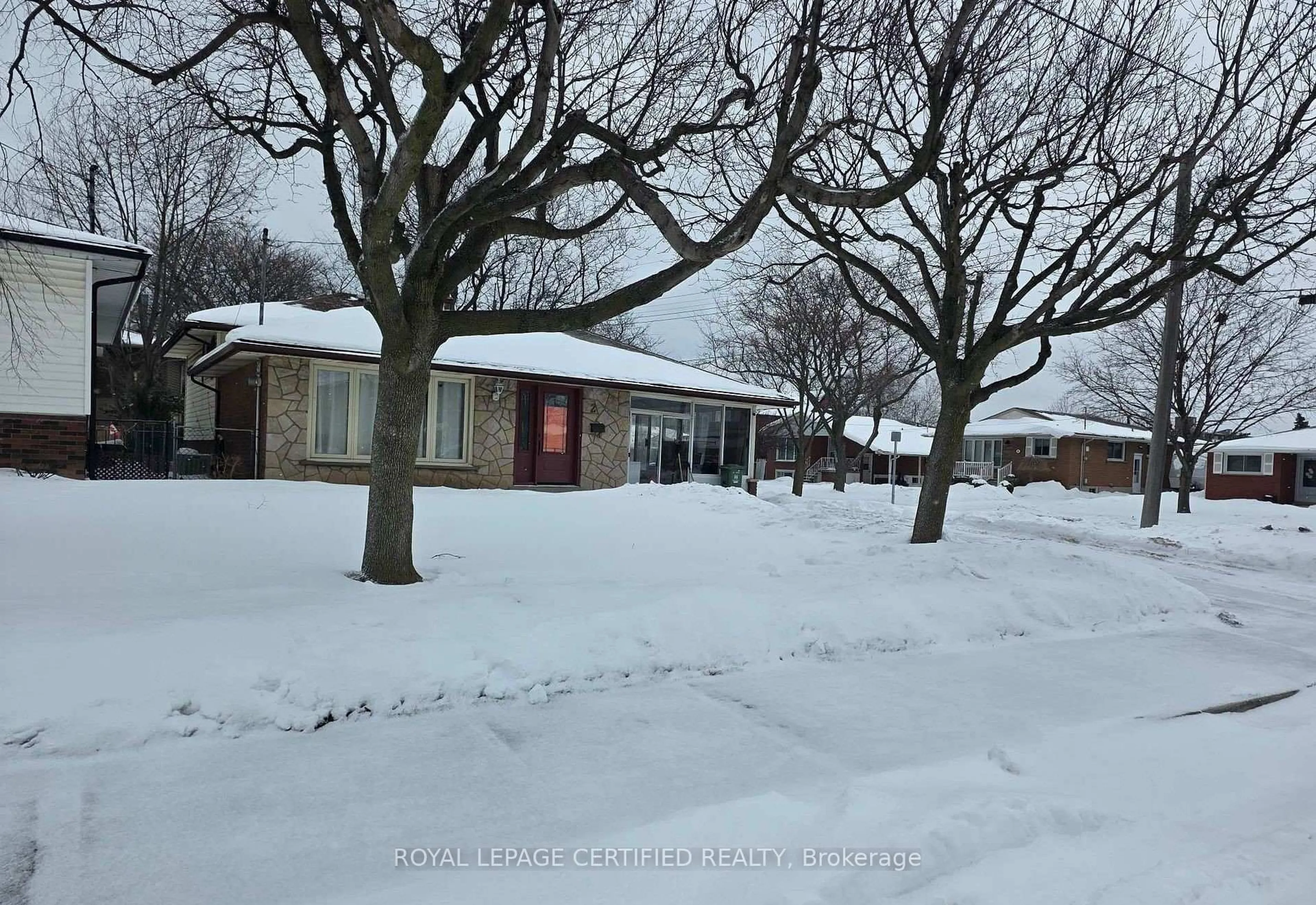 Unknown for 2 Rideau Cres, Hamilton Ontario L8T 2S9