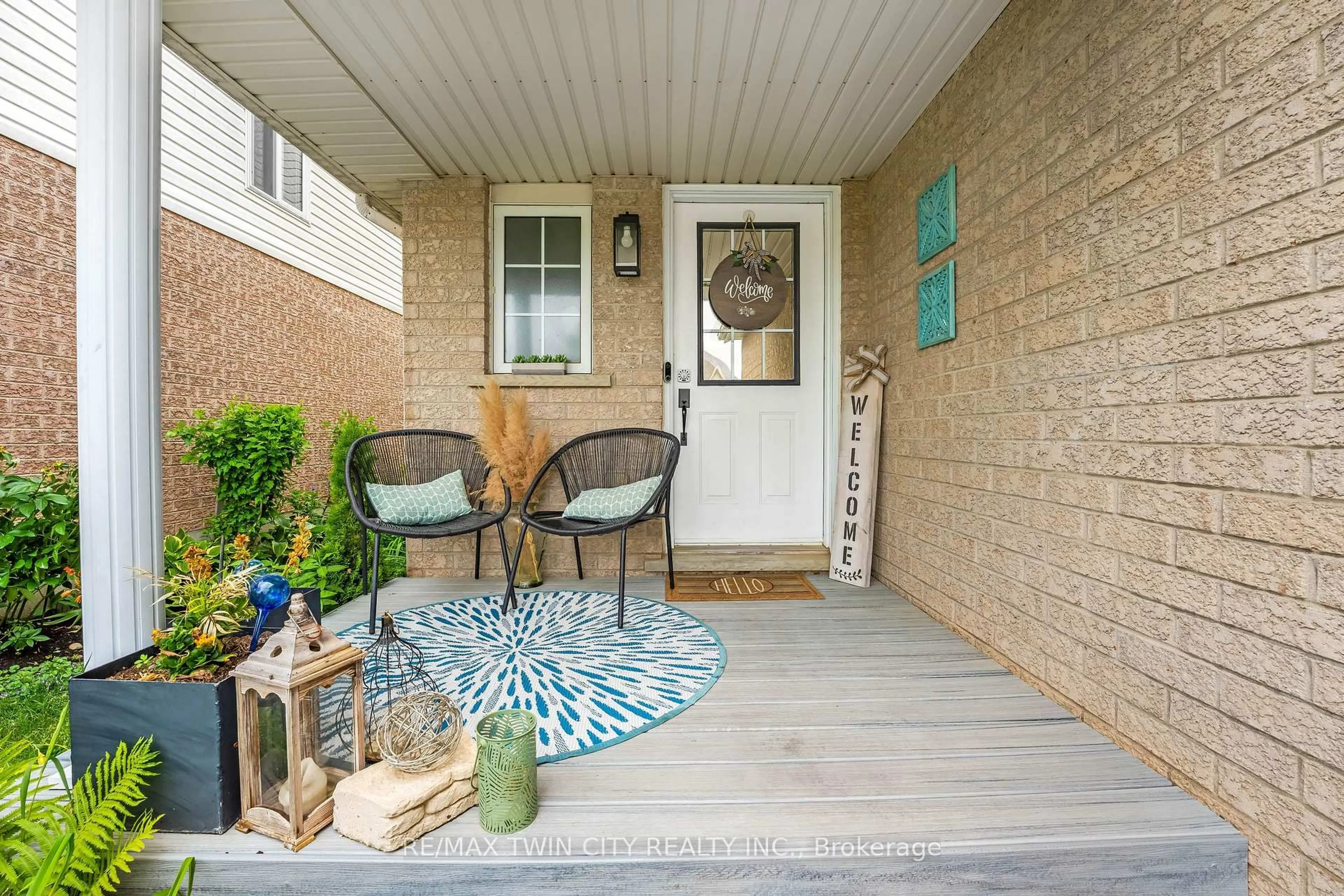 Indoor entryway for 925 Copper Leaf Cres, Kitchener Ontario N2E 3W1