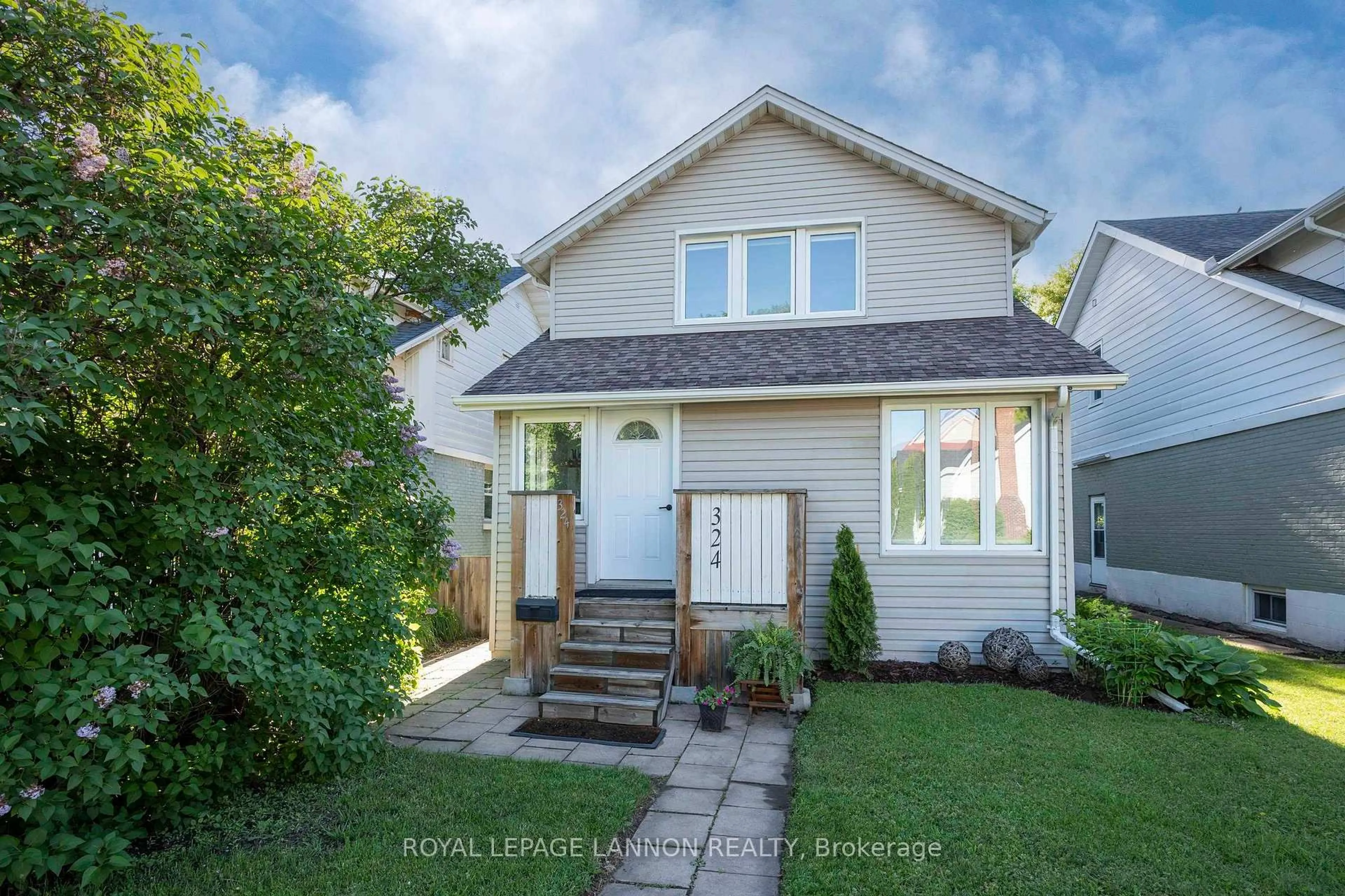 Home with vinyl exterior material, street for 324 Franklin St, Thunder Bay Ontario P7E 1R3