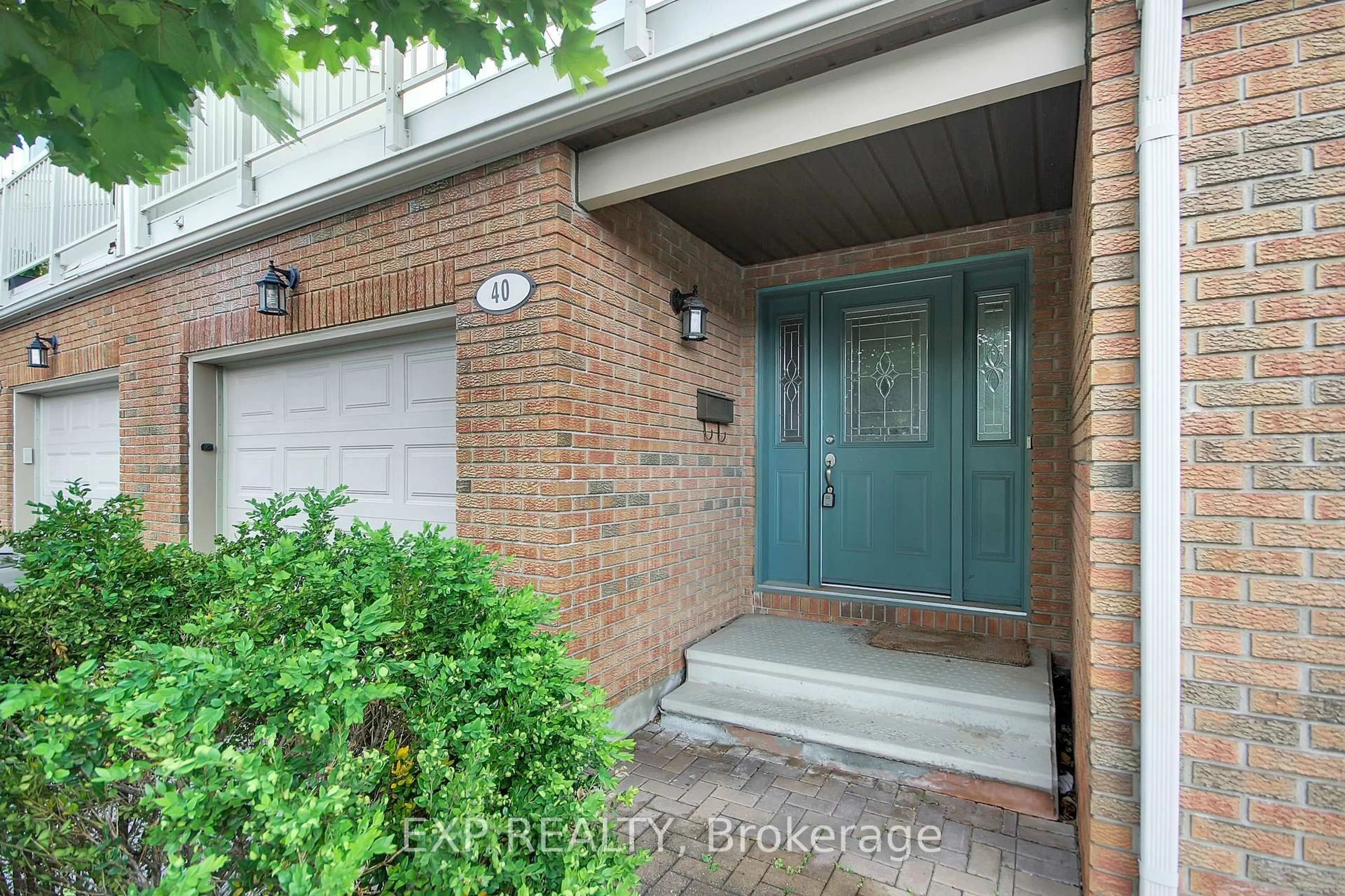 Indoor entryway for 40 Huntview Private #20, Ottawa Ontario K1V 0M5