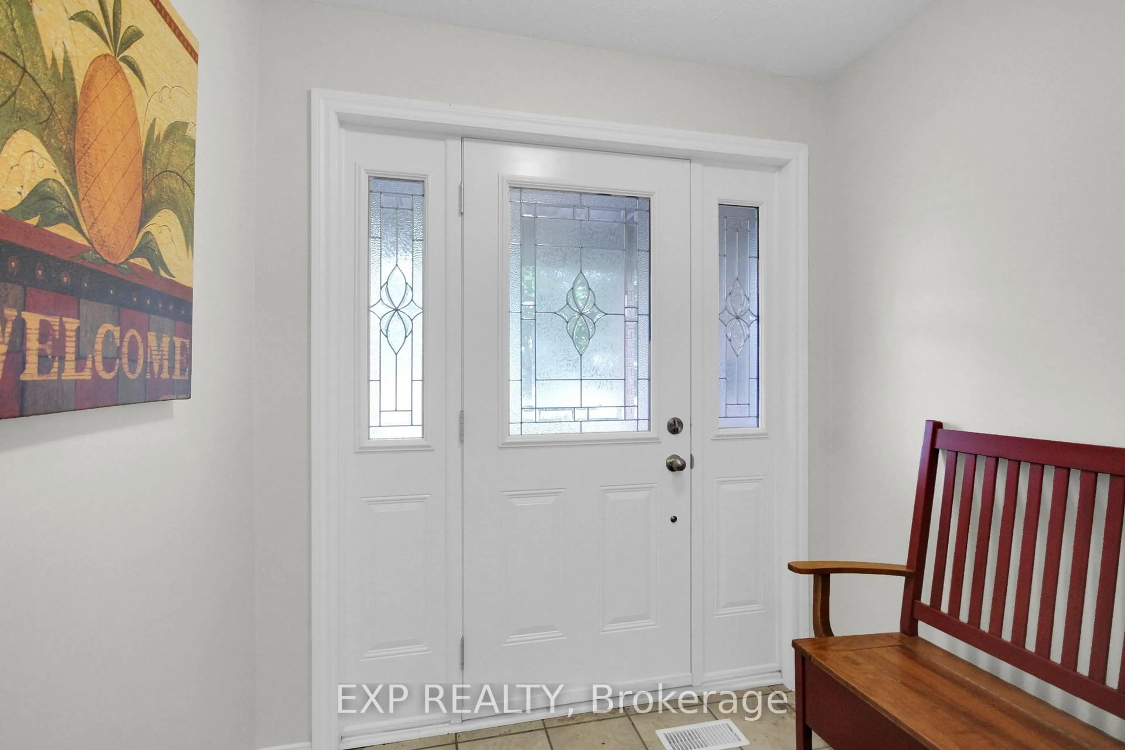 Indoor entryway for 40 Huntview Private #20, Ottawa Ontario K1V 0M5