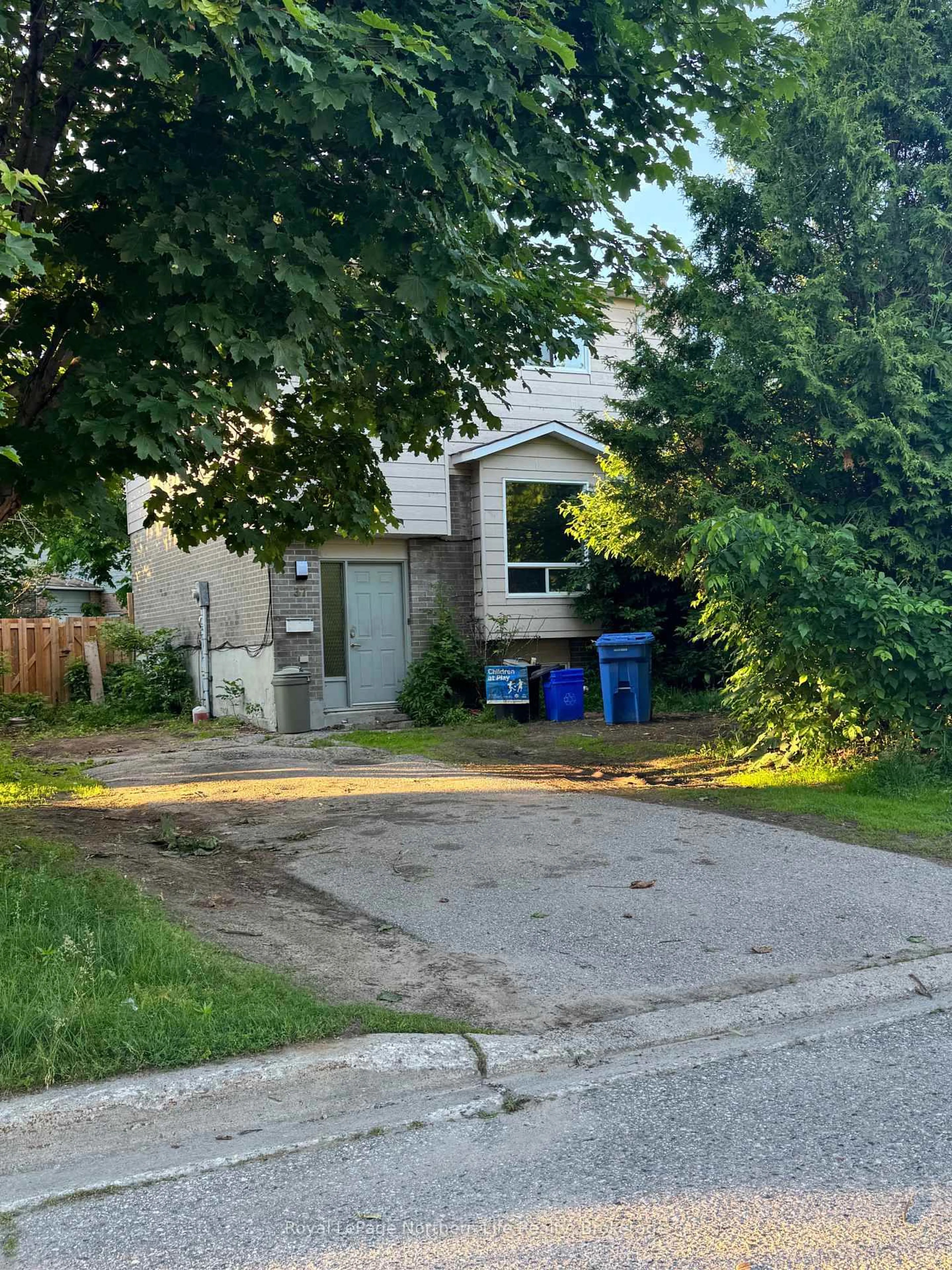 A pic from outside/outdoor area/front of a property/back of a property/a pic from drone, street for 37 Paul St, North Bay Ontario P1B 9M1