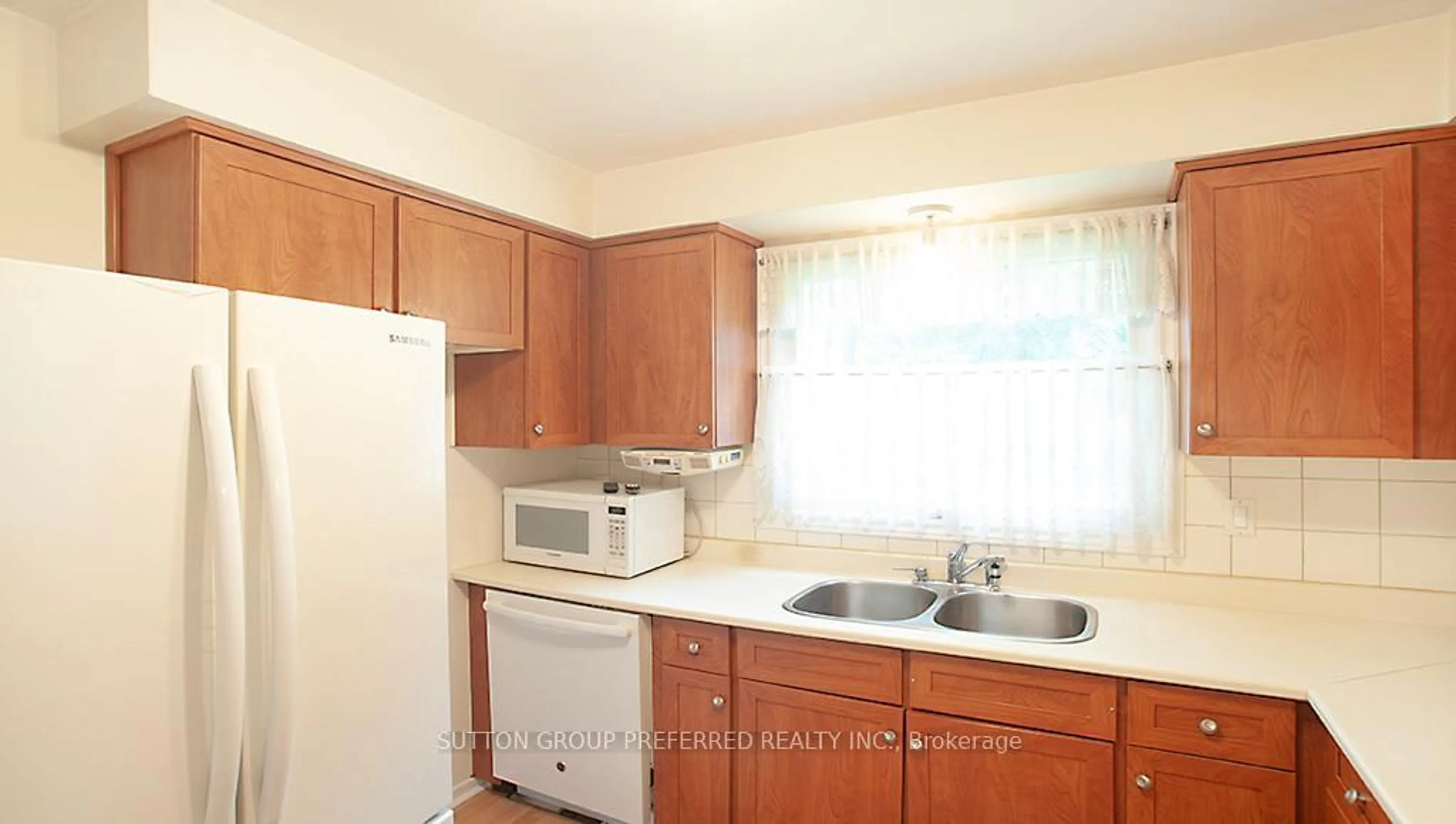 Standard kitchen, unknown for 4 Ranchwood Cres, London North Ontario N6G 3A2