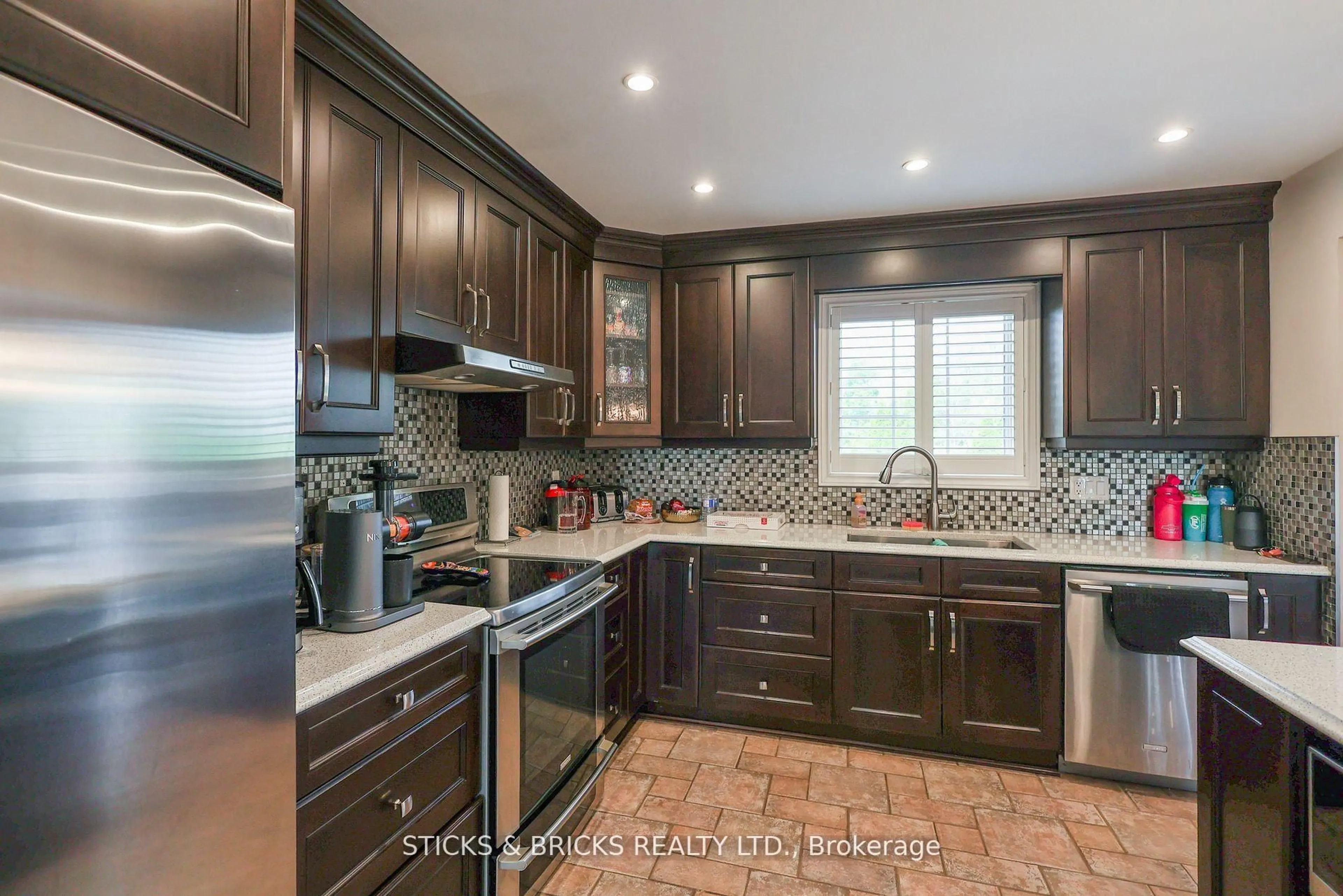 Open concept kitchen, ceramic/tile floor for 8238 Lexington Crt, Niagara Falls Ontario L2H 1W4