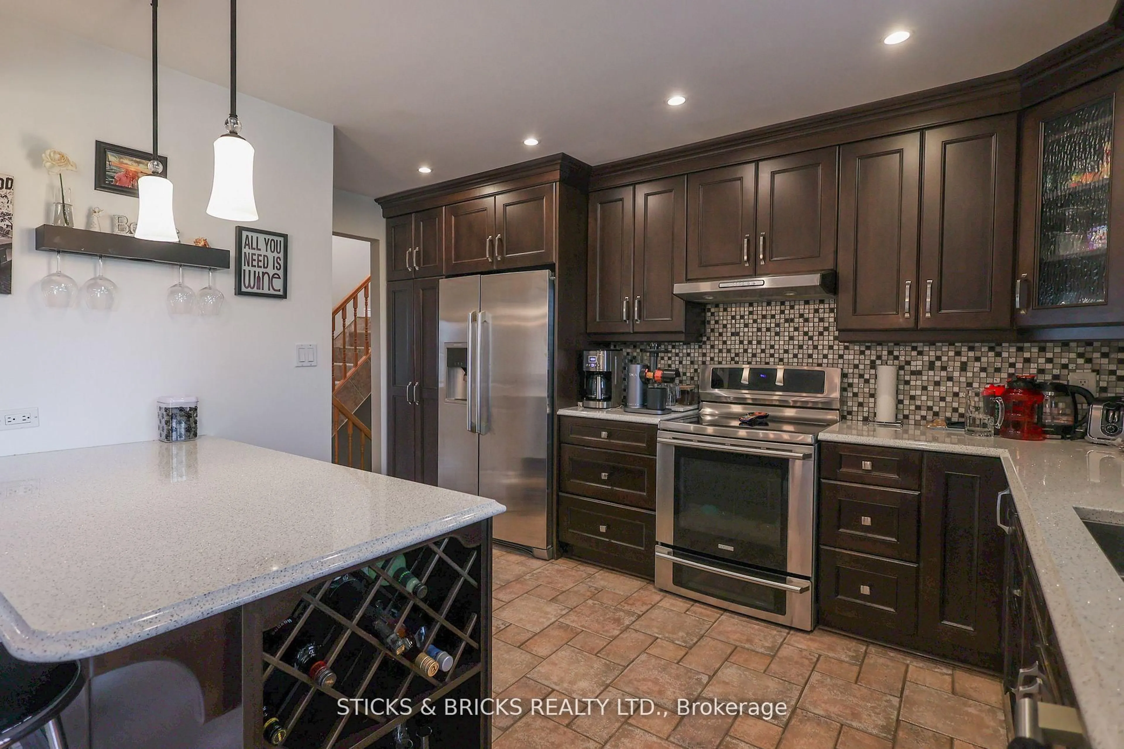 Open concept kitchen, ceramic/tile floor for 8238 Lexington Crt, Niagara Falls Ontario L2H 1W4