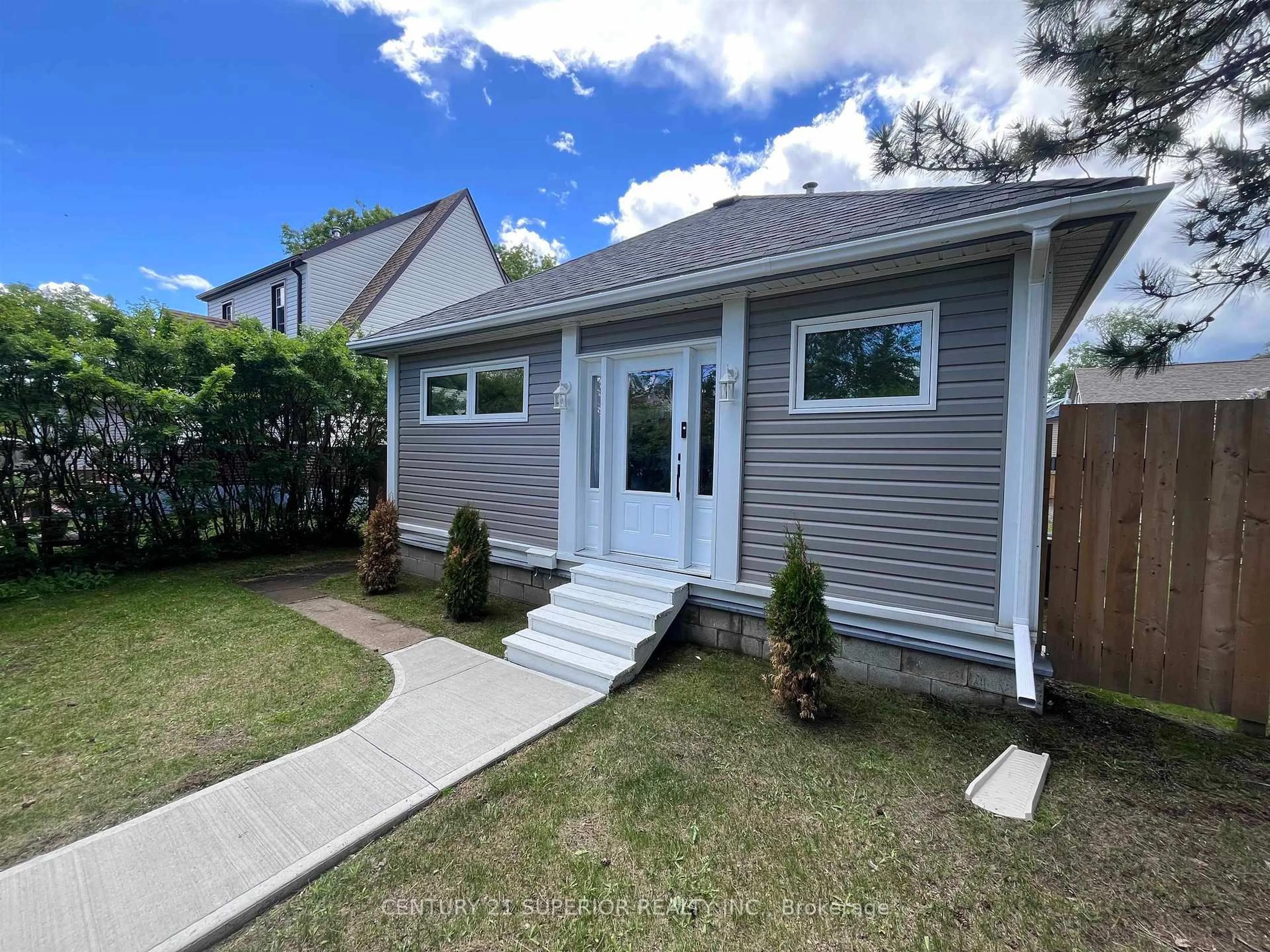 Home with vinyl exterior material, street for 437 Hodder Ave, Thunder Bay Ontario P7A 1V1