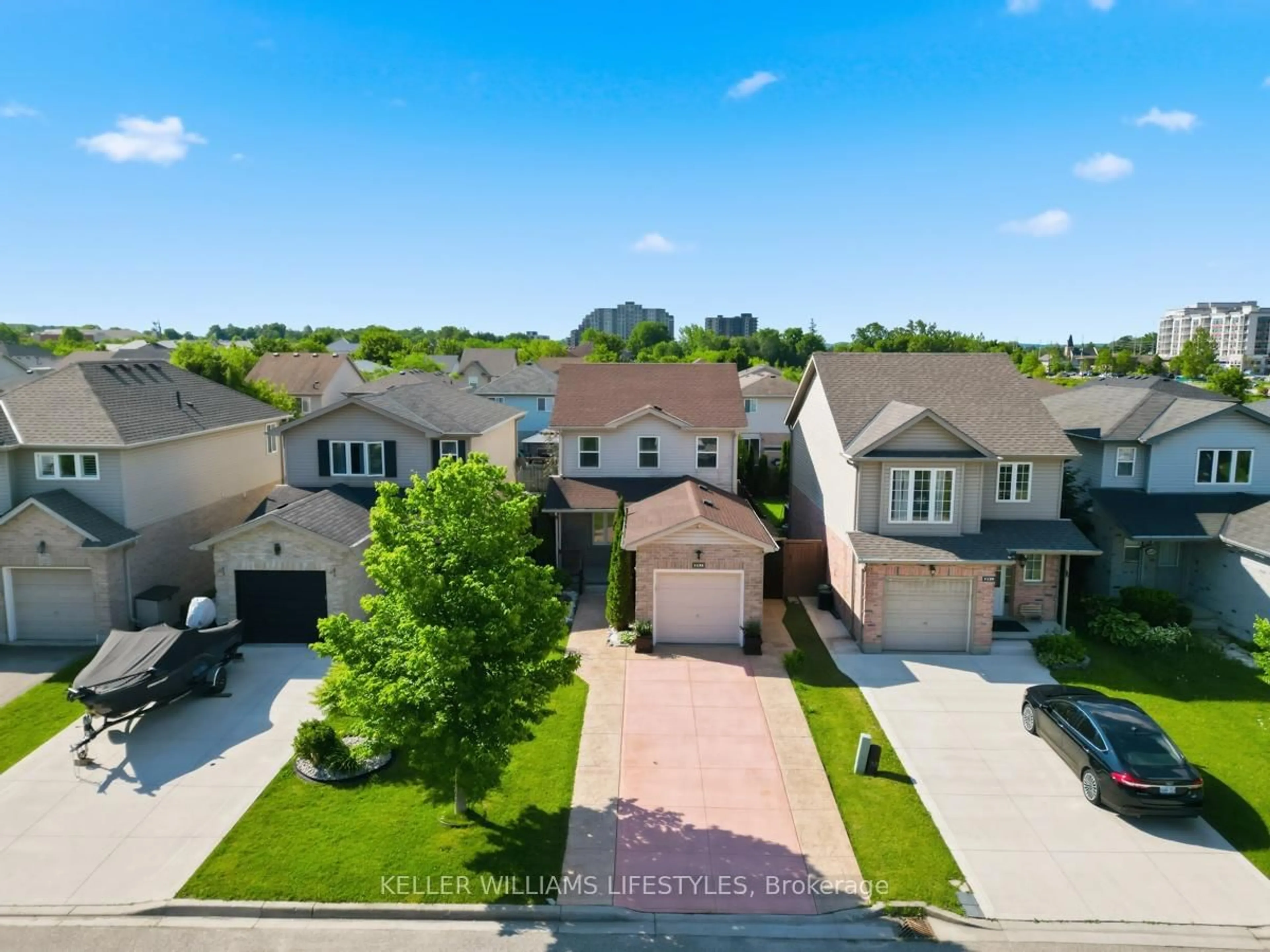 A pic from outside/outdoor area/front of a property/back of a property/a pic from drone, street for 1135 Kimball Cres, London North Ontario N6G 0A8