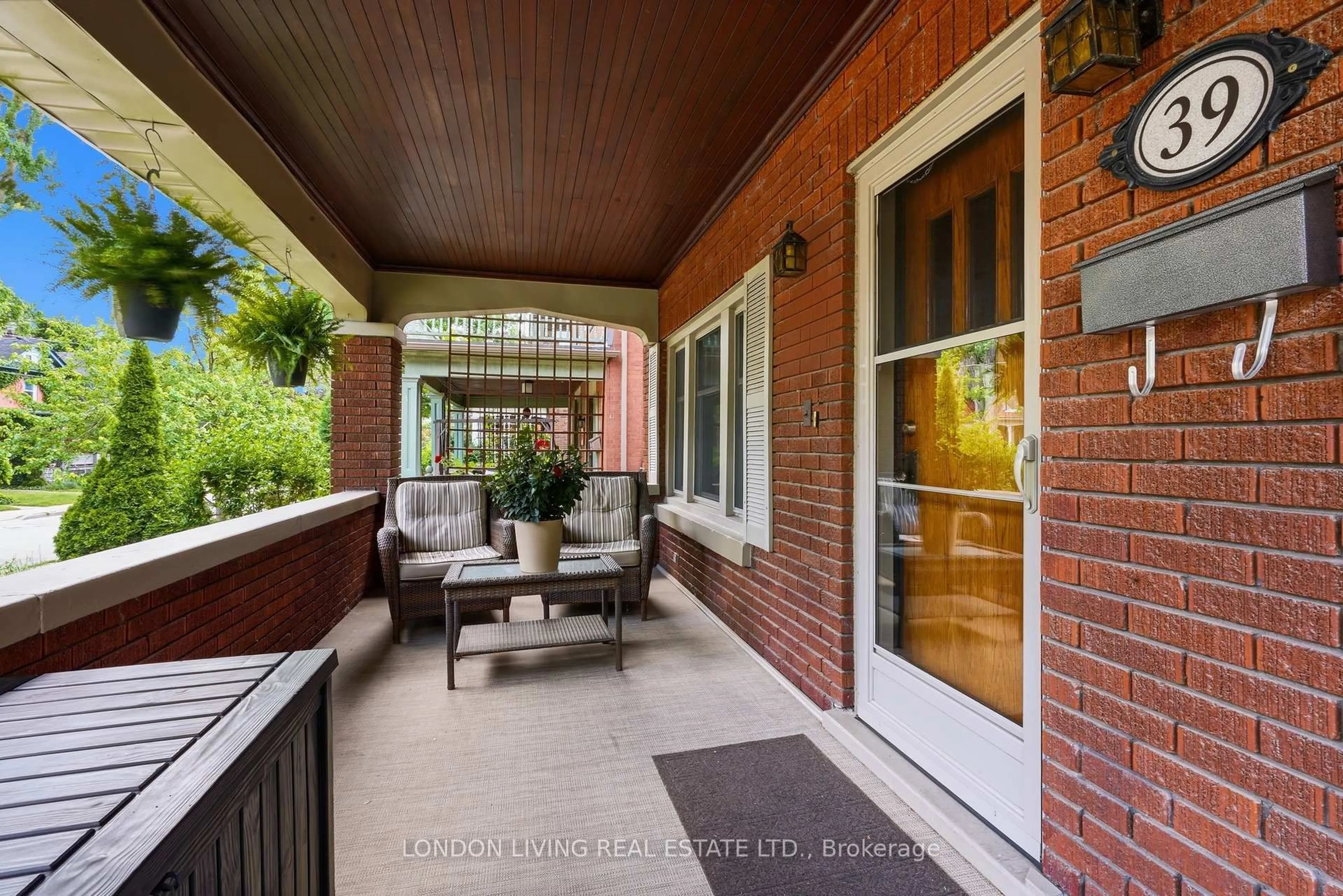 Patio, street for 39 Gerrard St, London South Ontario N6C 4C6