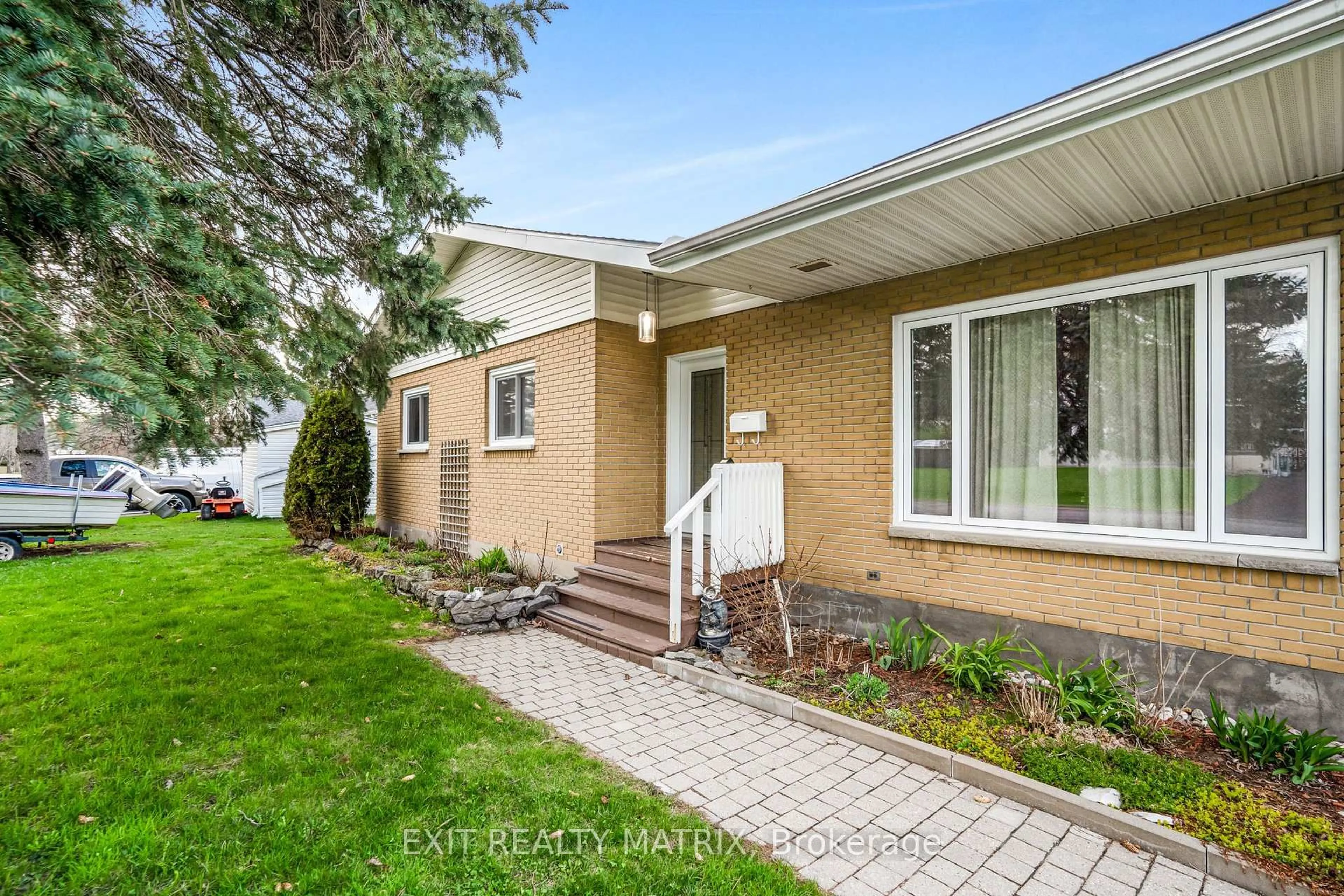 Home with brick exterior material, street for 21 Frost Ave, Hawkesbury Ontario K6A 2T7