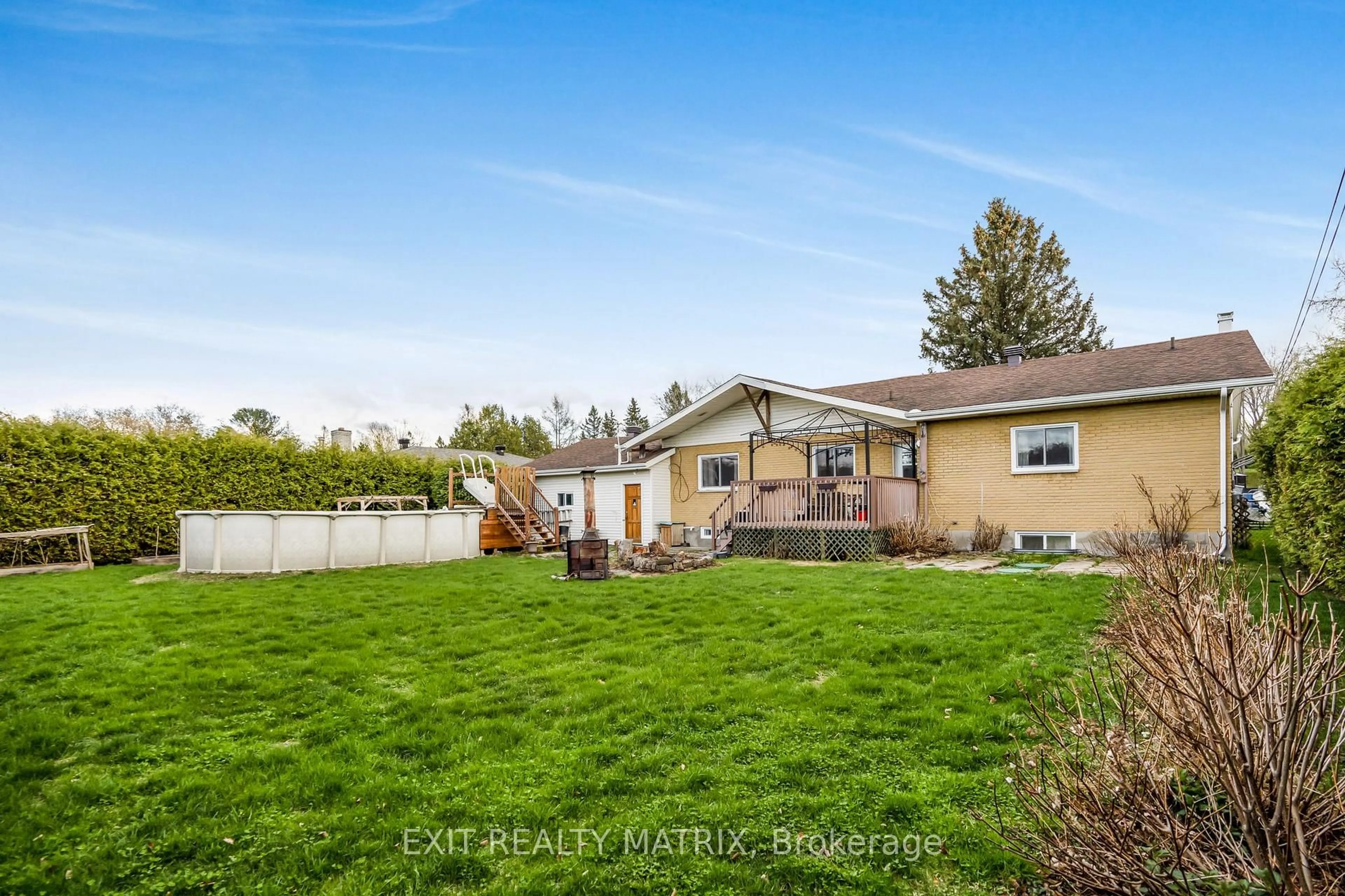 A pic from outside/outdoor area/front of a property/back of a property/a pic from drone, unknown for 21 Frost Ave, Hawkesbury Ontario K6A 2T7