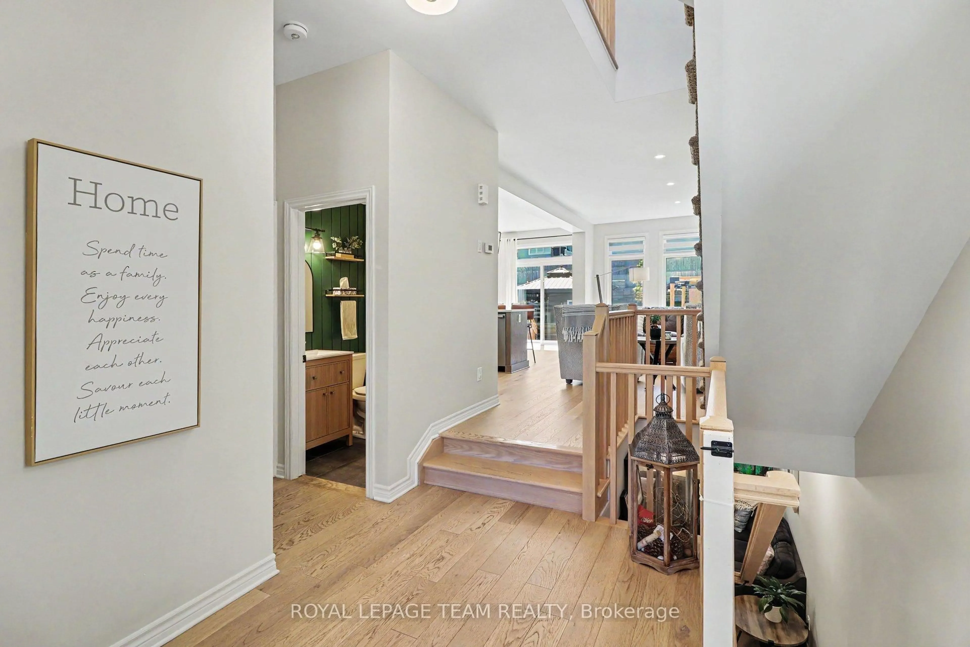 Indoor entryway for 115 Bonne Renommee Ave, Ottawa Ontario K4A 5J9