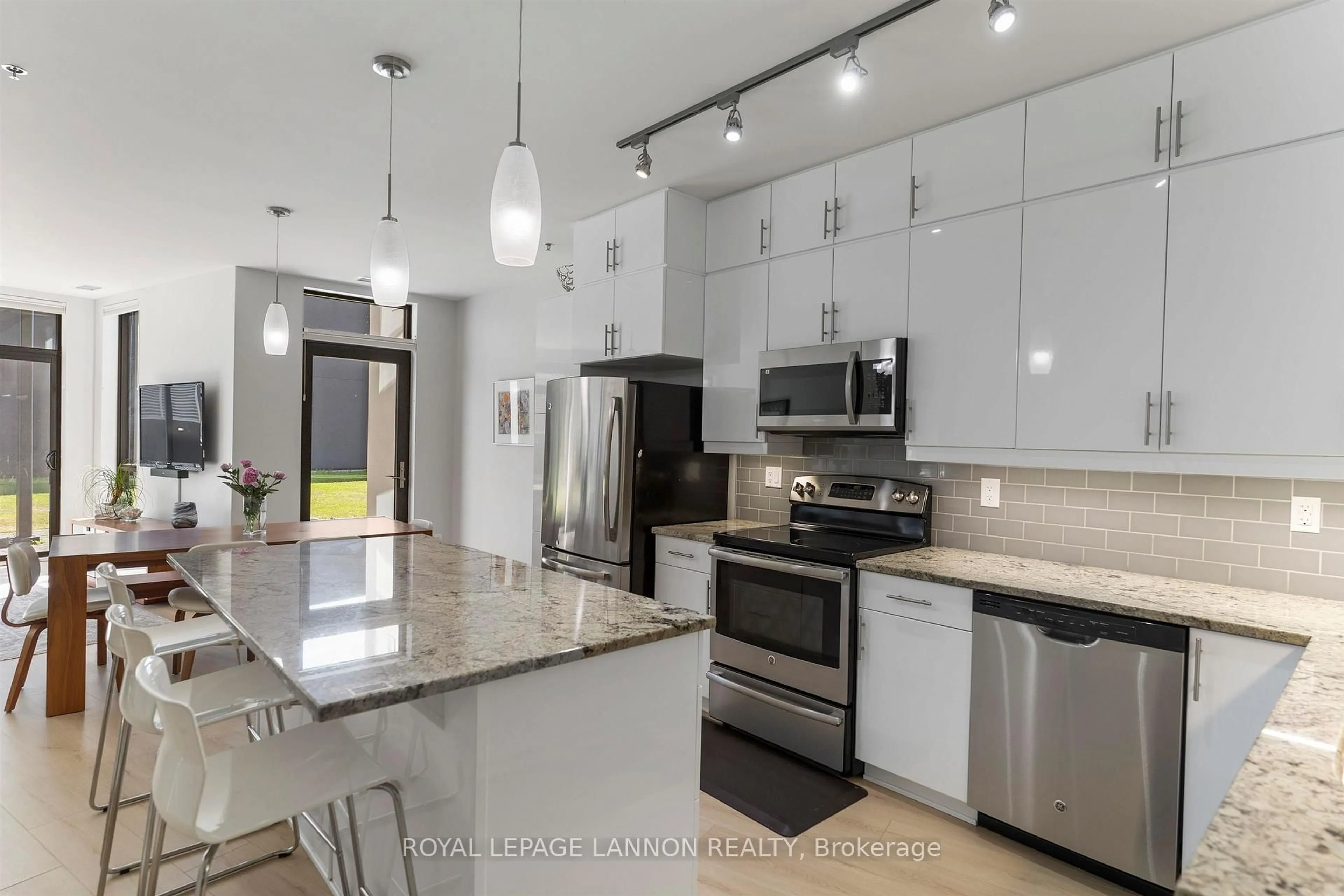Open concept kitchen, ceramic/tile floor for 2260 Sleeping Giant Pkwy #2104, Thunder Bay Ontario P7A 0E7