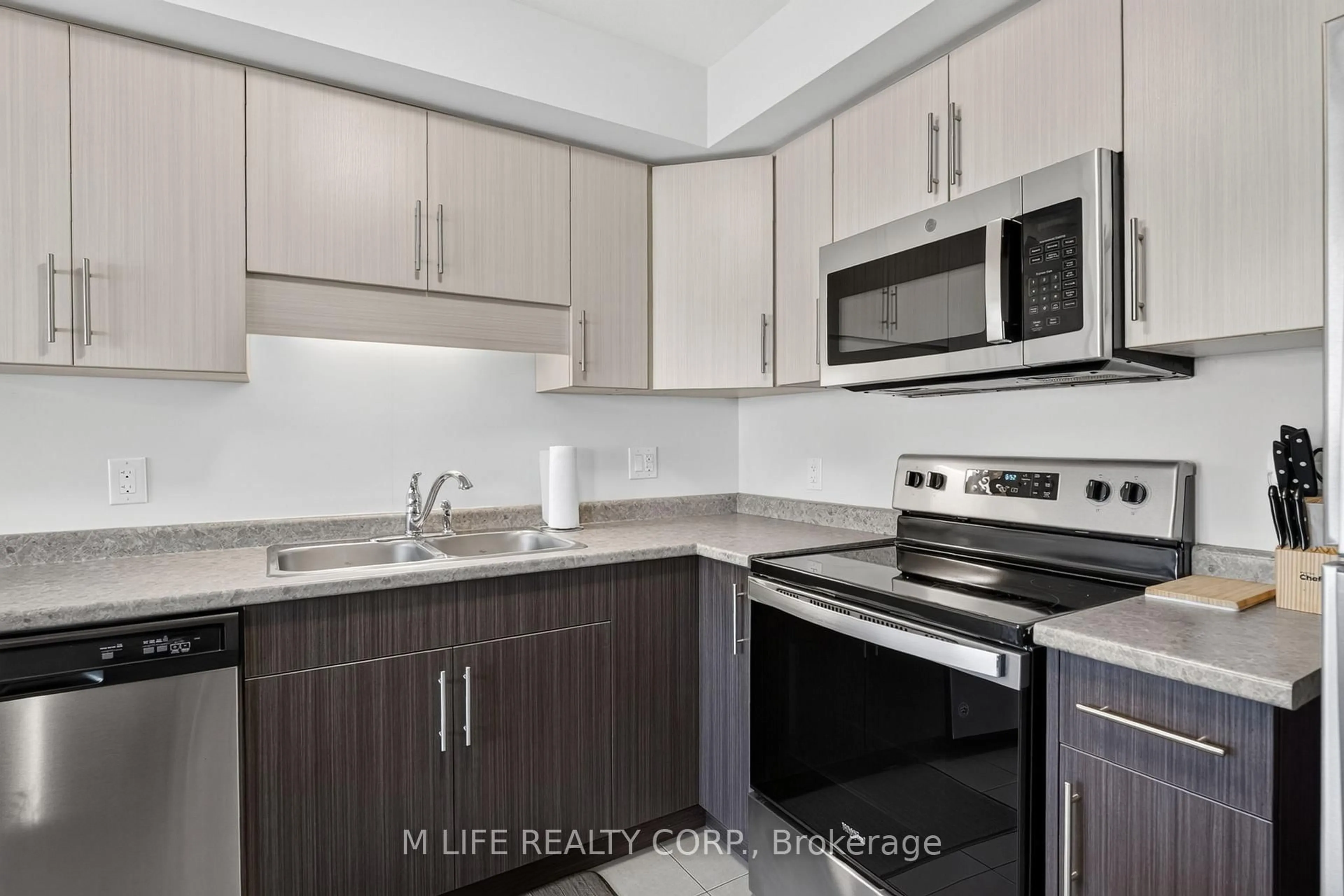 Standard kitchen, unknown for 25 Damude Ave, Thorold Ontario L2V 0G6