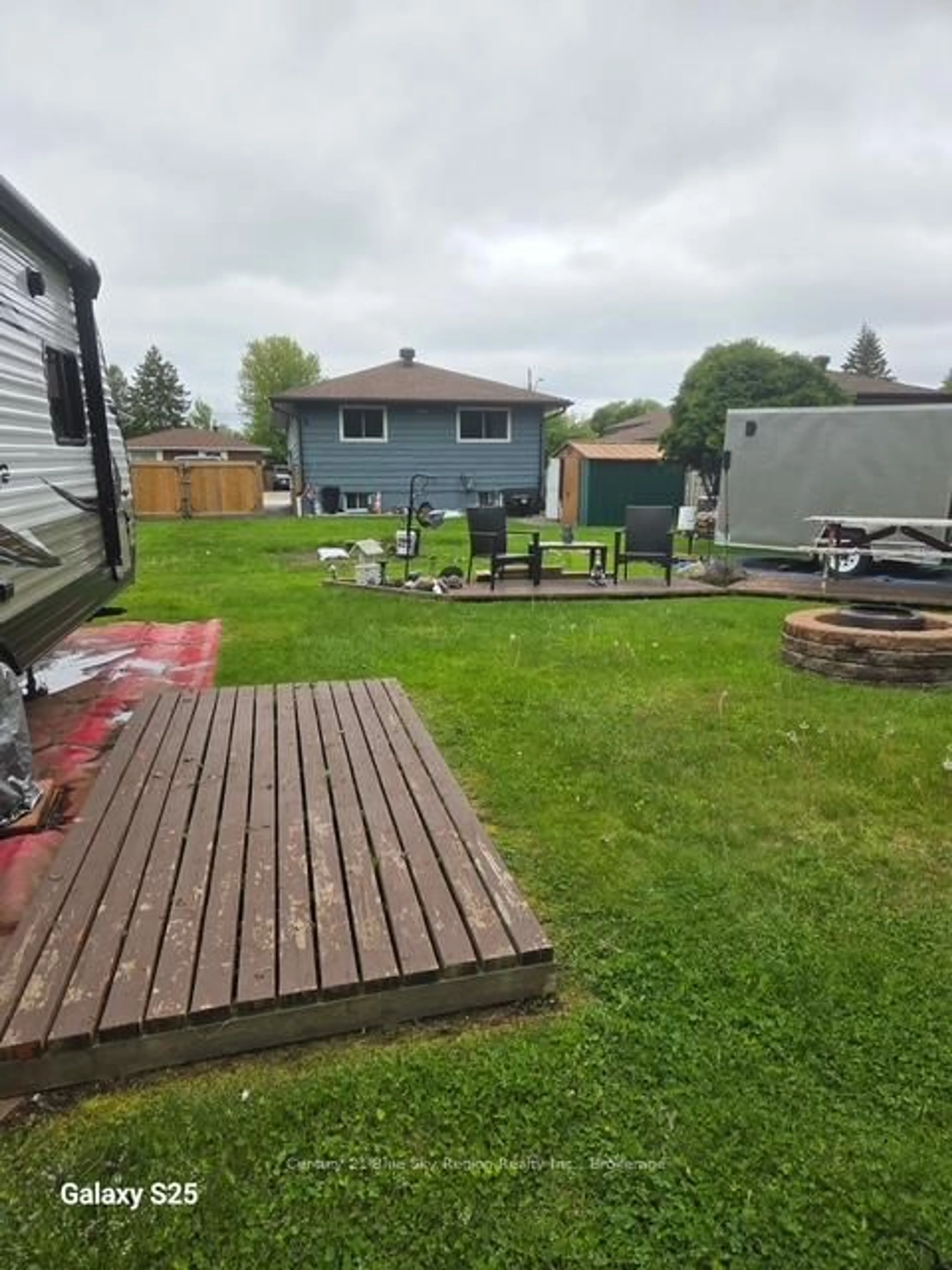 Patio, unknown for 100 Strathcona Dr, North Bay Ontario P1A 2N3