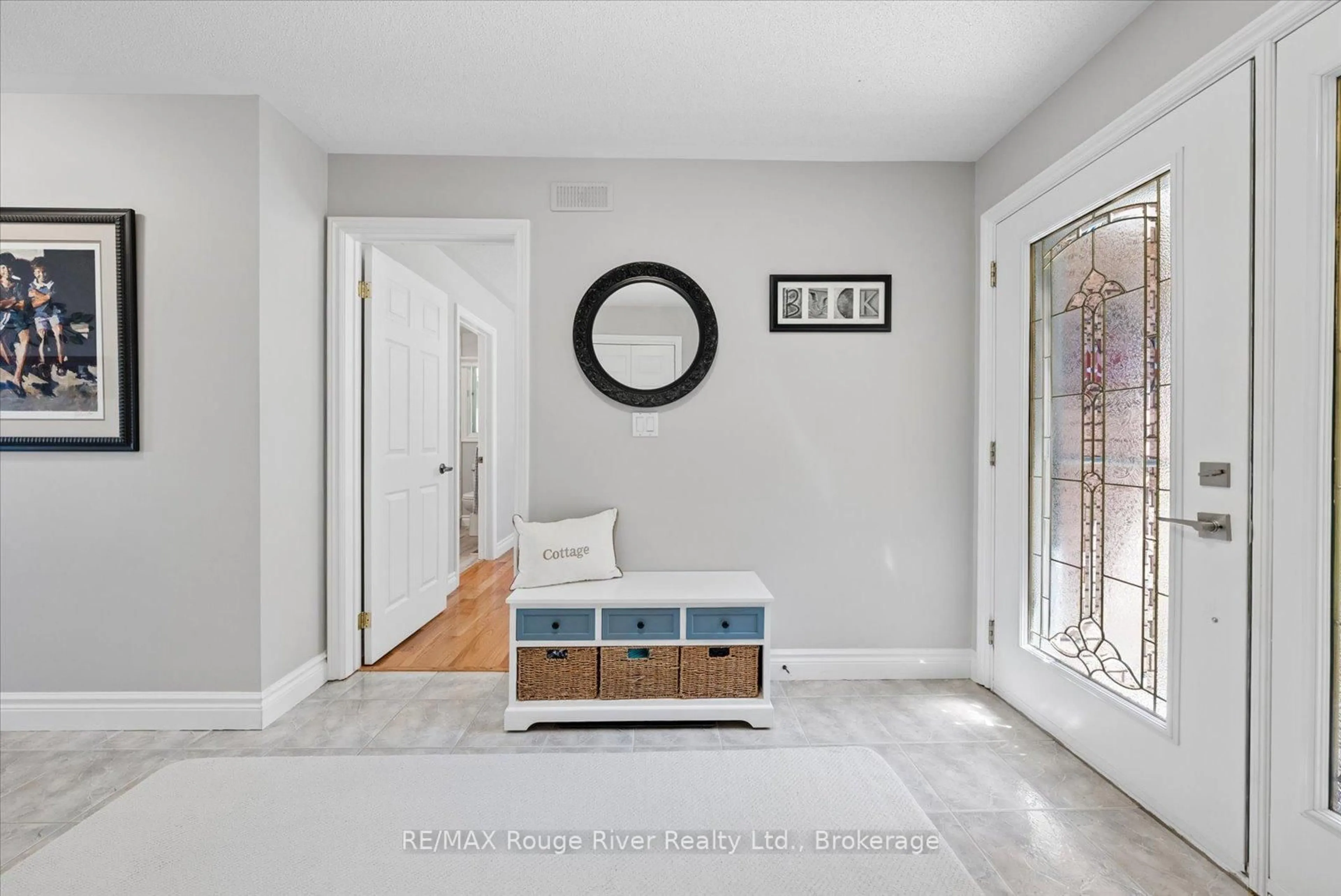 Indoor entryway for 66 Tipperary Rd, Limoges Ontario K0K 2M0