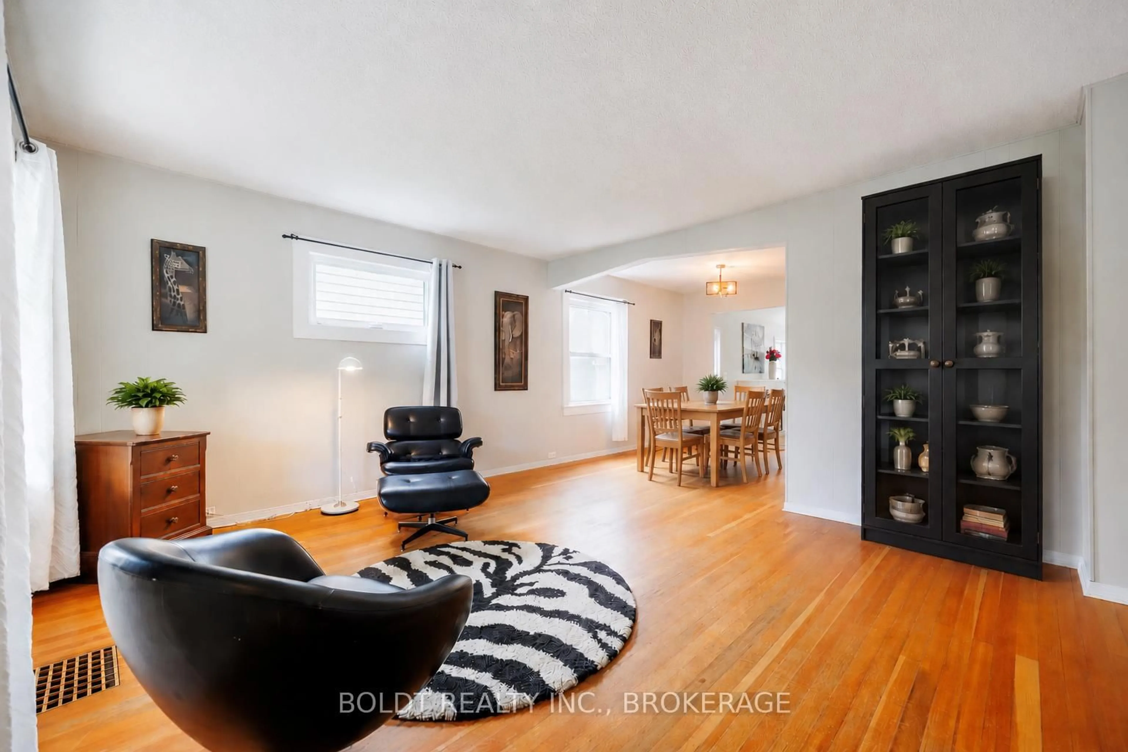 Living room with furniture, unknown for 421 Prospect Point Rd, Fort Erie Ontario L0S 1N0