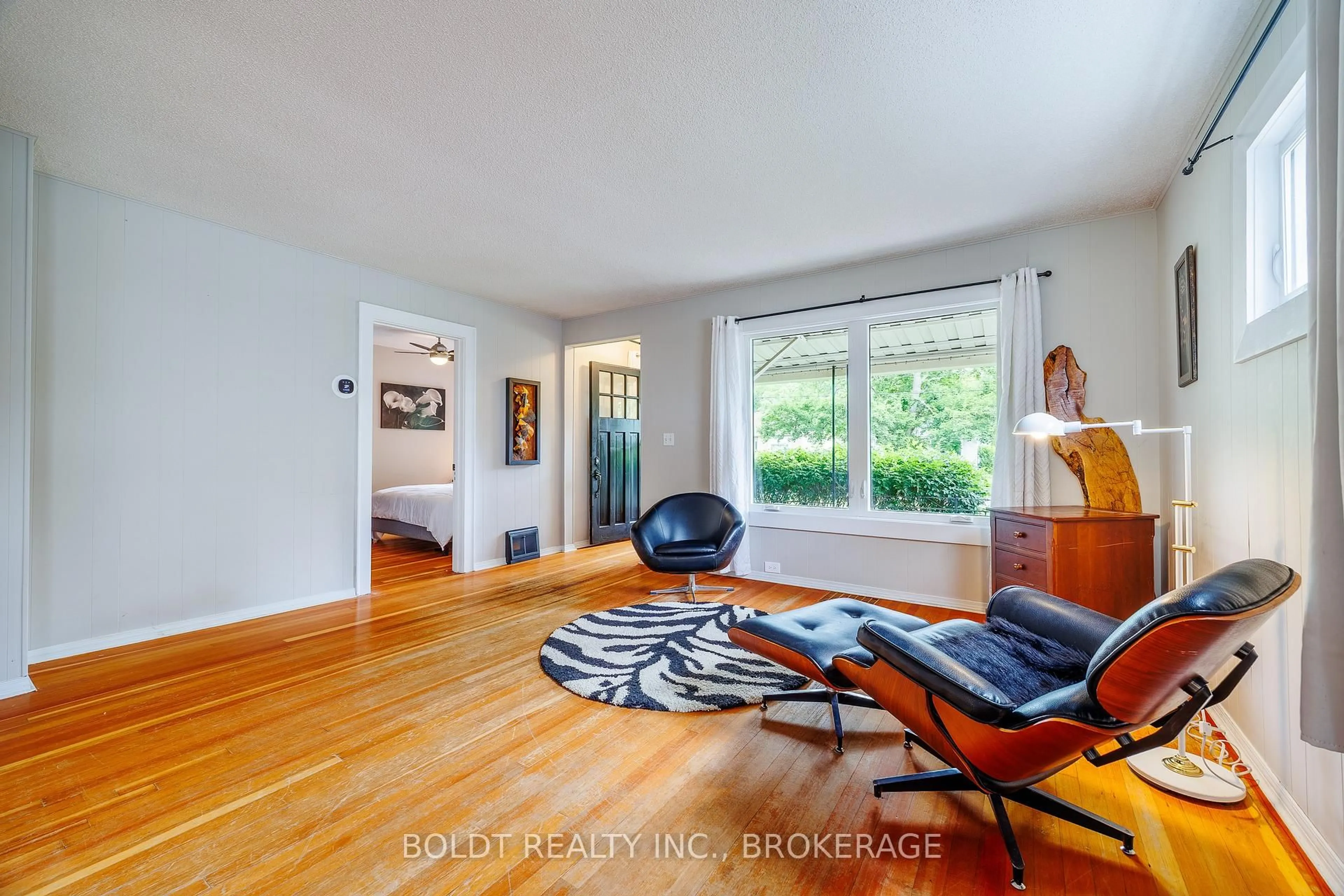 Living room with furniture, unknown for 421 Prospect Point Rd, Fort Erie Ontario L0S 1N0