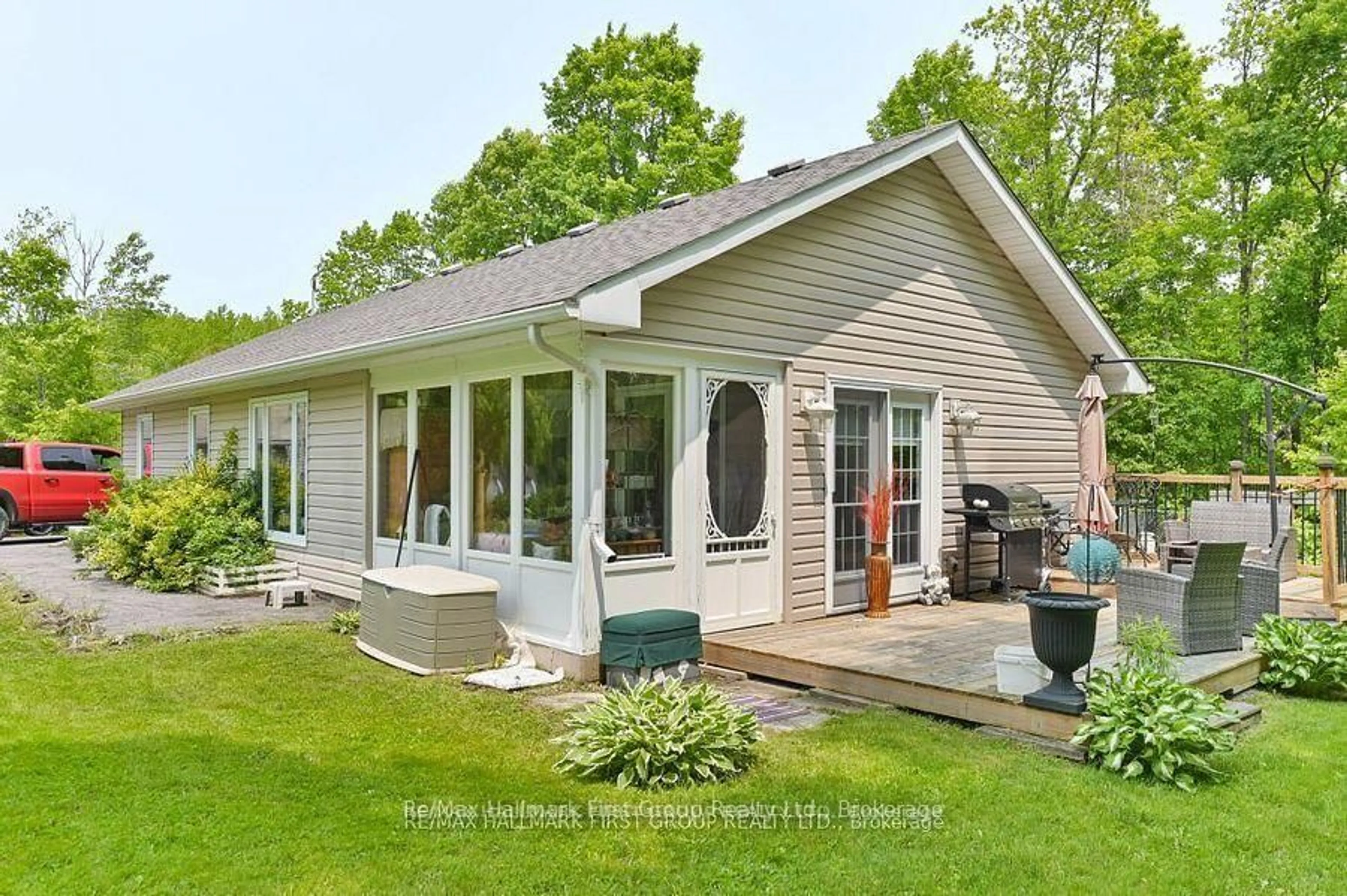 Home with vinyl exterior material, unknown for 1571 Cordova Rd, Limoges Ontario K0K 2M0