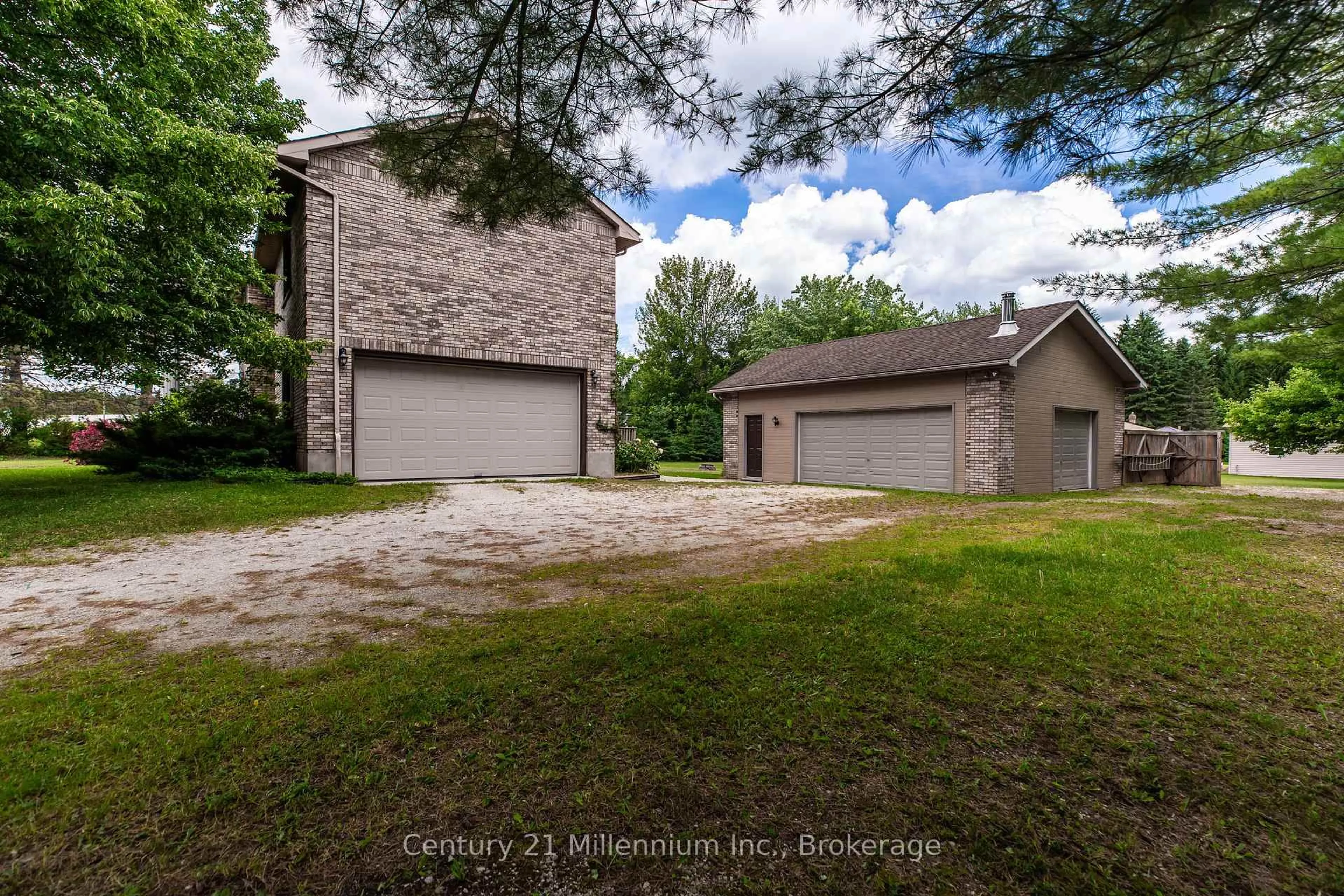 A pic from outside/outdoor area/front of a property/back of a property/a pic from drone, unknown for 103 Cedar Crt, Chatsworth Ontario N0H 1G0