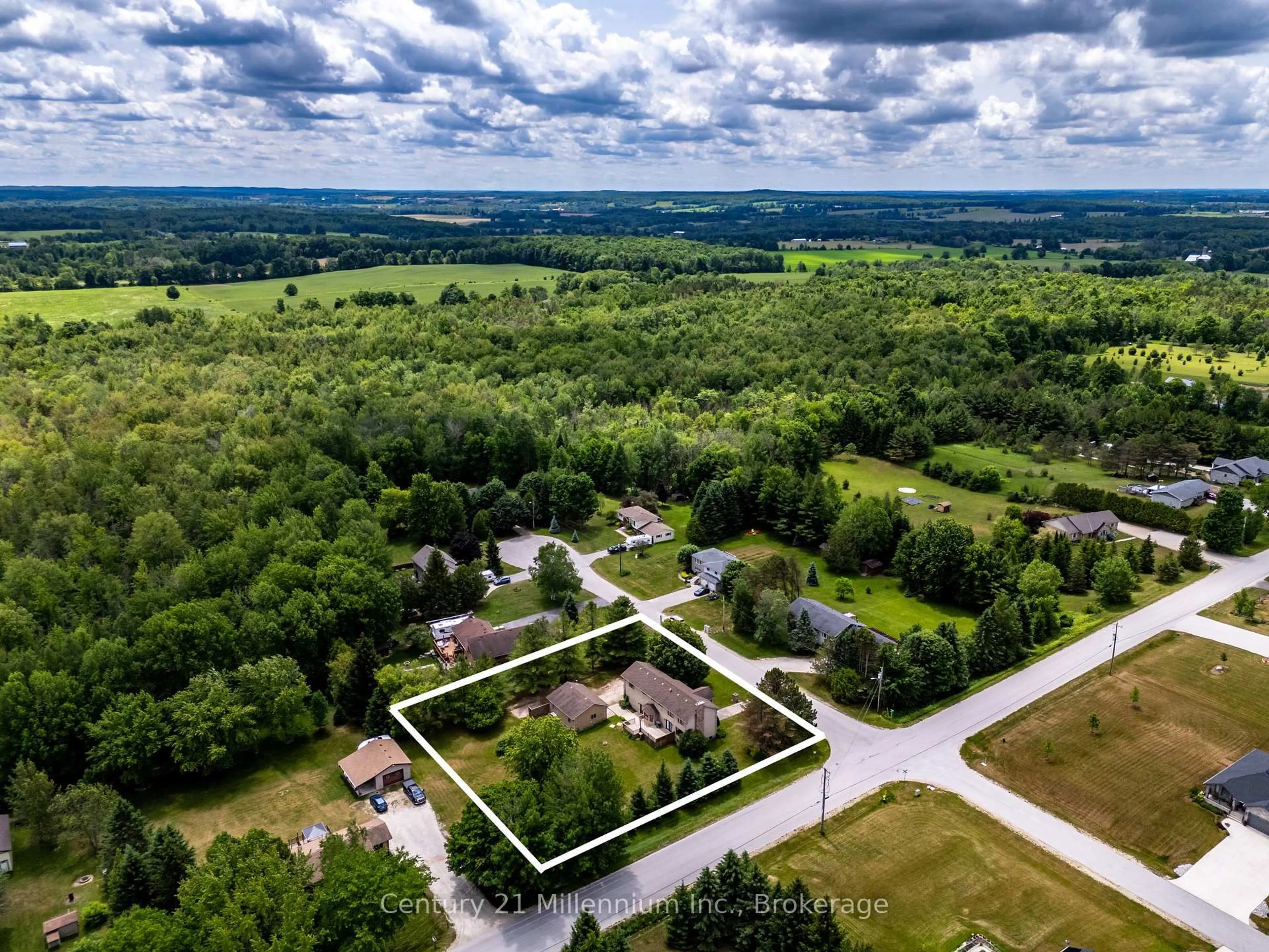 A pic from outside/outdoor area/front of a property/back of a property/a pic from drone, unknown for 103 Cedar Crt, Chatsworth Ontario N0H 1G0