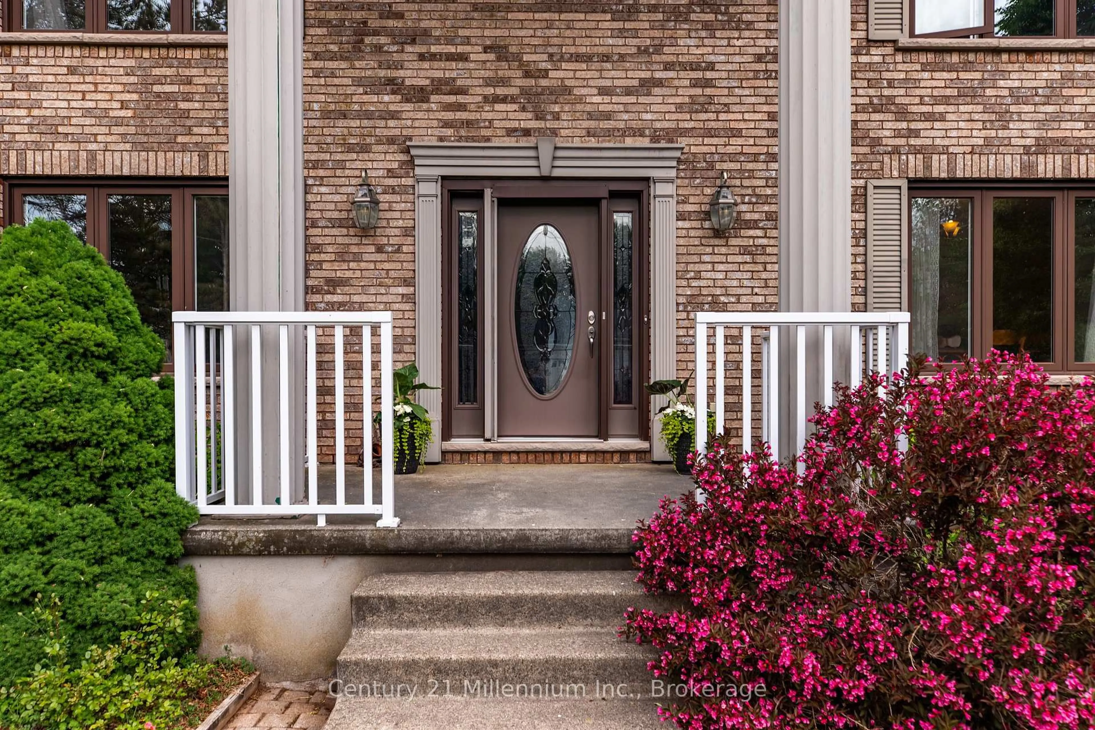Indoor entryway for 103 Cedar Crt, Chatsworth Ontario N0H 1G0
