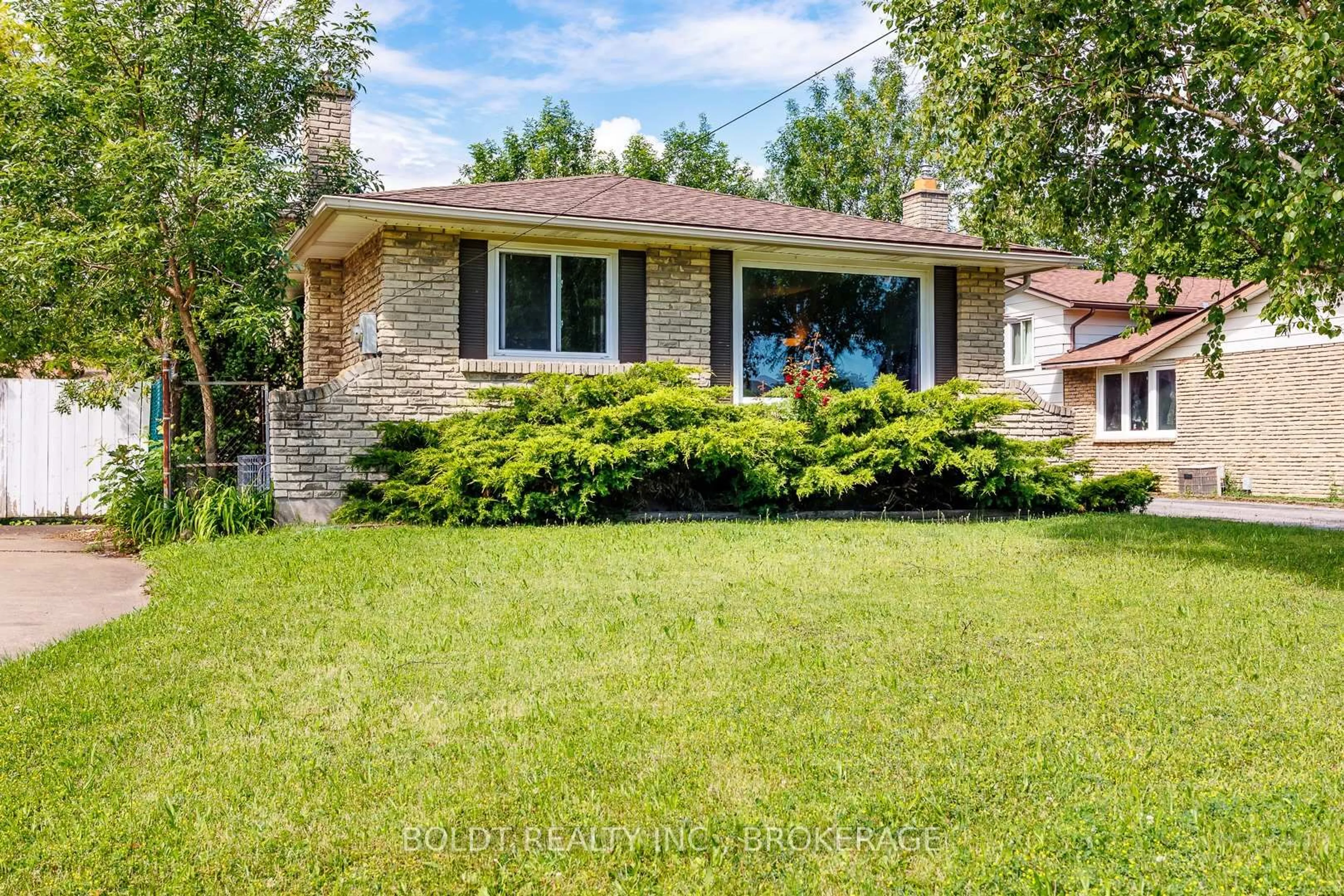 Home with brick exterior material, street for 29 TUPPER Dr, Thorold Ontario L2V 4G8