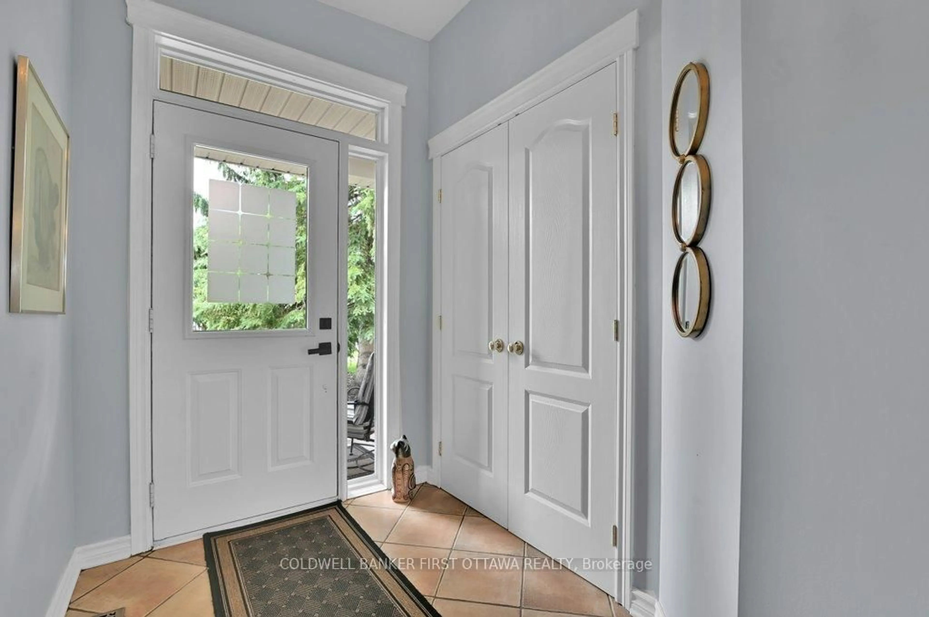 Indoor entryway for 131 Hearst Way, Ottawa Ontario K2L 4G5
