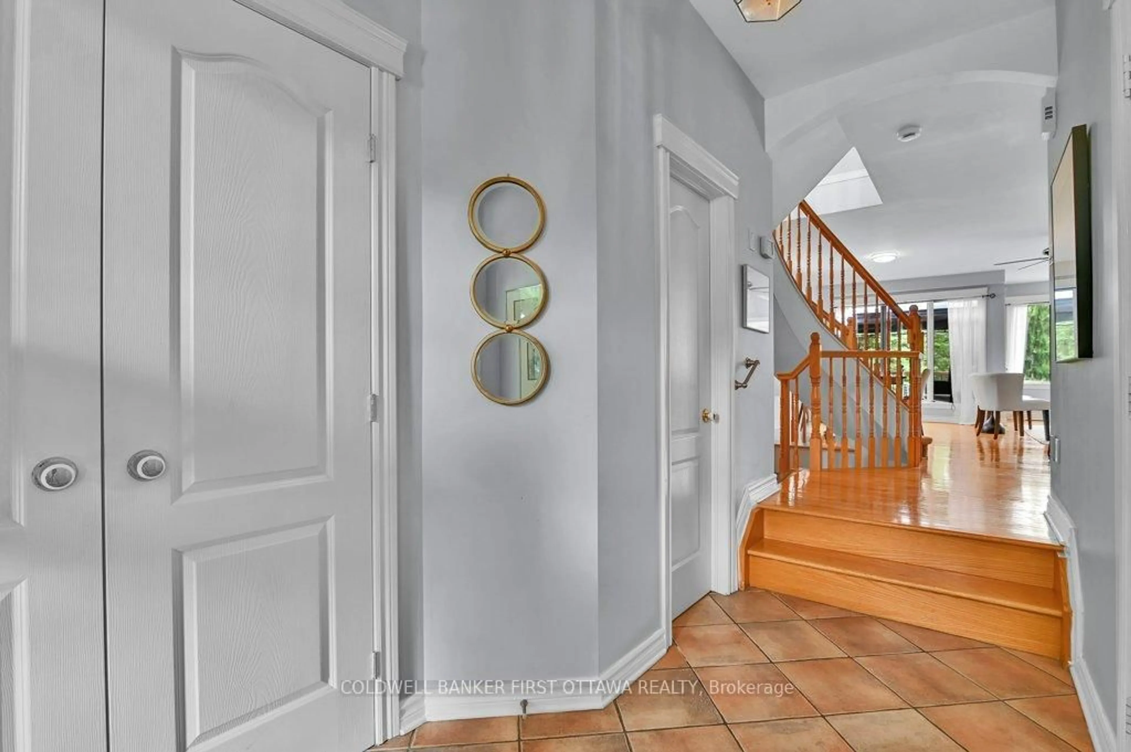 Indoor entryway for 131 Hearst Way, Ottawa Ontario K2L 4G5