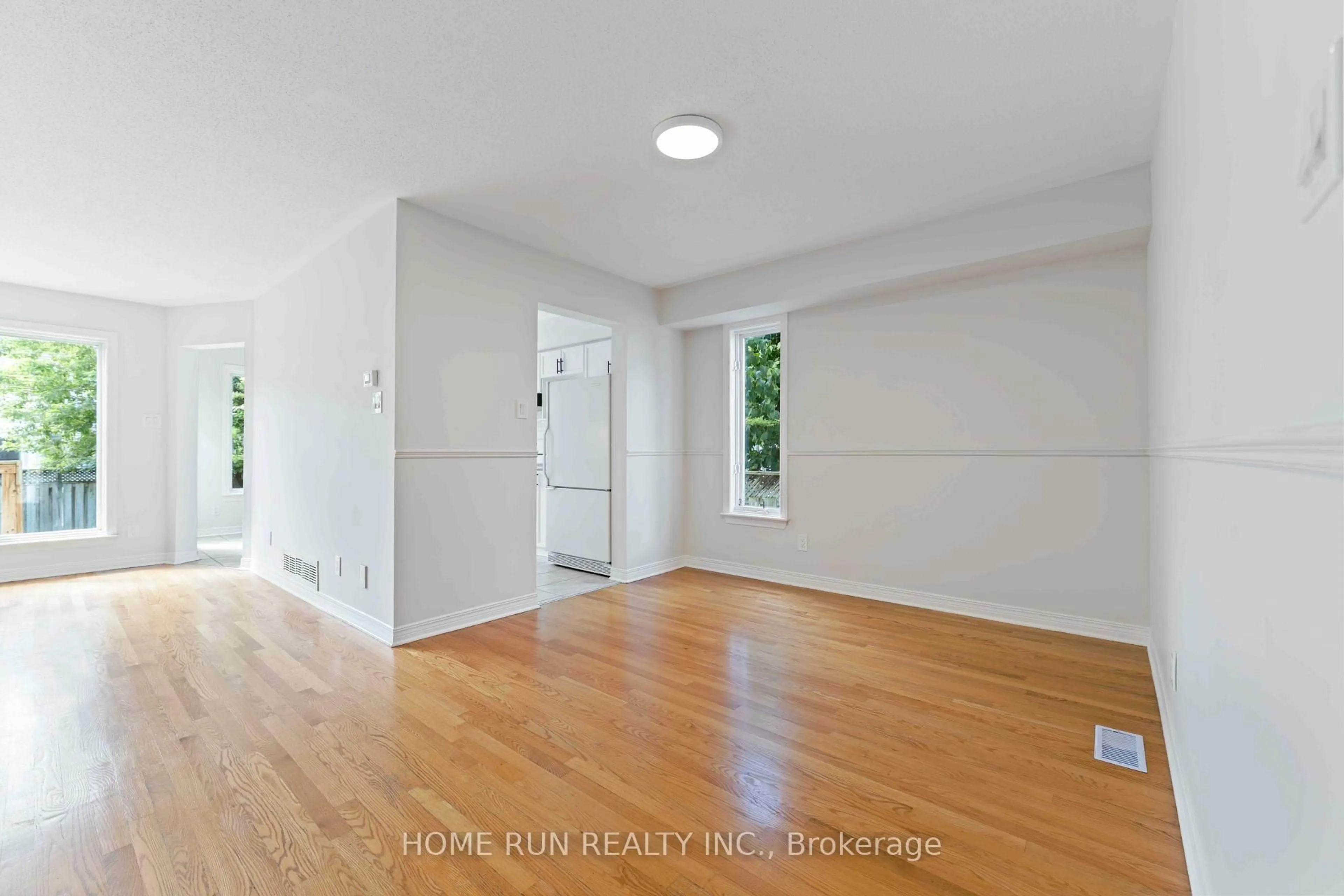 Indoor entryway for 20 Redding Way, Ottawa Ontario K2G 6C2